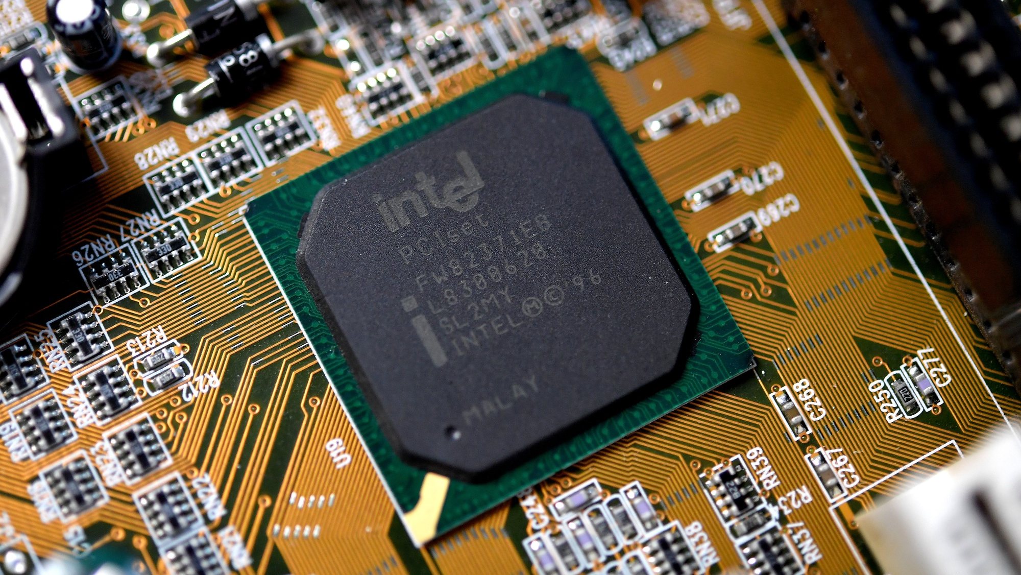 epa06416768 A close-up photo showing an Intel computer circuit board displayed in Duesseldorf, Germany, 04 January 2018. Reports on 04 January 2018 state technology companies are rushing to fix two considerable flaws in popular computer chips manufactured by Intel, AMD and ARM. Security researchers at Google, working together with specialists in several countries, have discovered two major security threats in processors manufactured by AMD, Intel and ARM. The flaws could help attackers to gain access to sensitive information such as banking information and passwords. It is not known if the boards and chips pictured contain the security vulnerability.  EPA/SASCHA STEINBACH