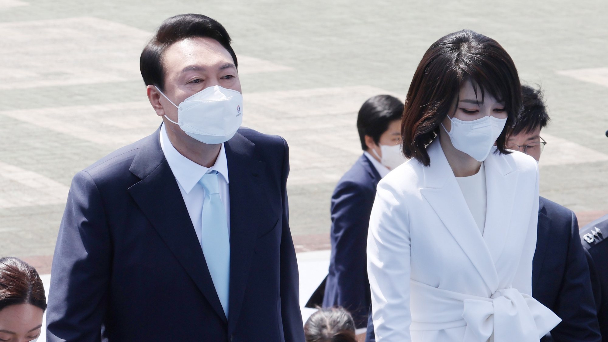 epa09937044 South Korean President Yoon Suk-yeol (L), alongside his wife Kim Keon-hee, arrives at his inauguration ceremony in front of the National Assembly in Seoul, South Korea, 10 May 2022.  EPA/YONHAP SOUTH KOREA OUT