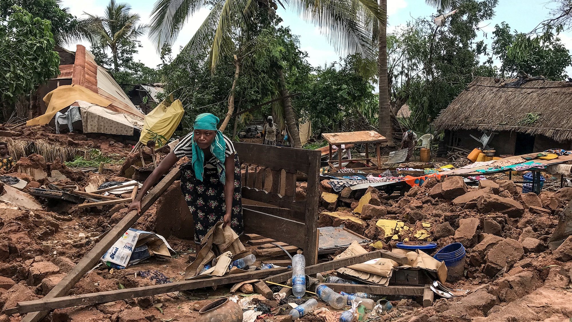 Casas destruídas pelo ciclone Gombe em Moçambique