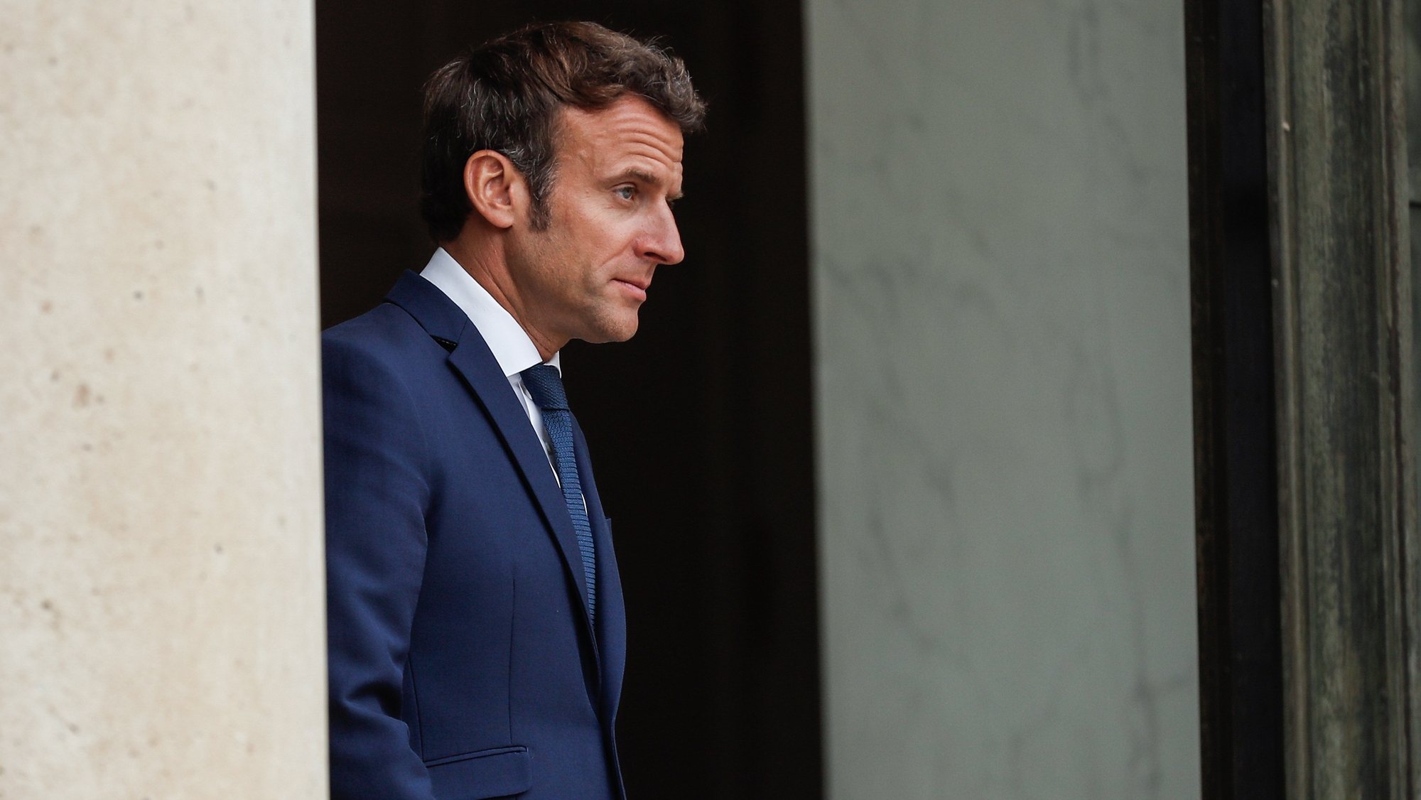 epa09993463 French President Emmanuel Macron looks on as he waits for the arrival of European Commission President Von der Leyen ahead of their meeting at the Elysee Palace in Paris, France, 03 June 2022.  EPA/CHRISTOPHE PETIT-TESSON