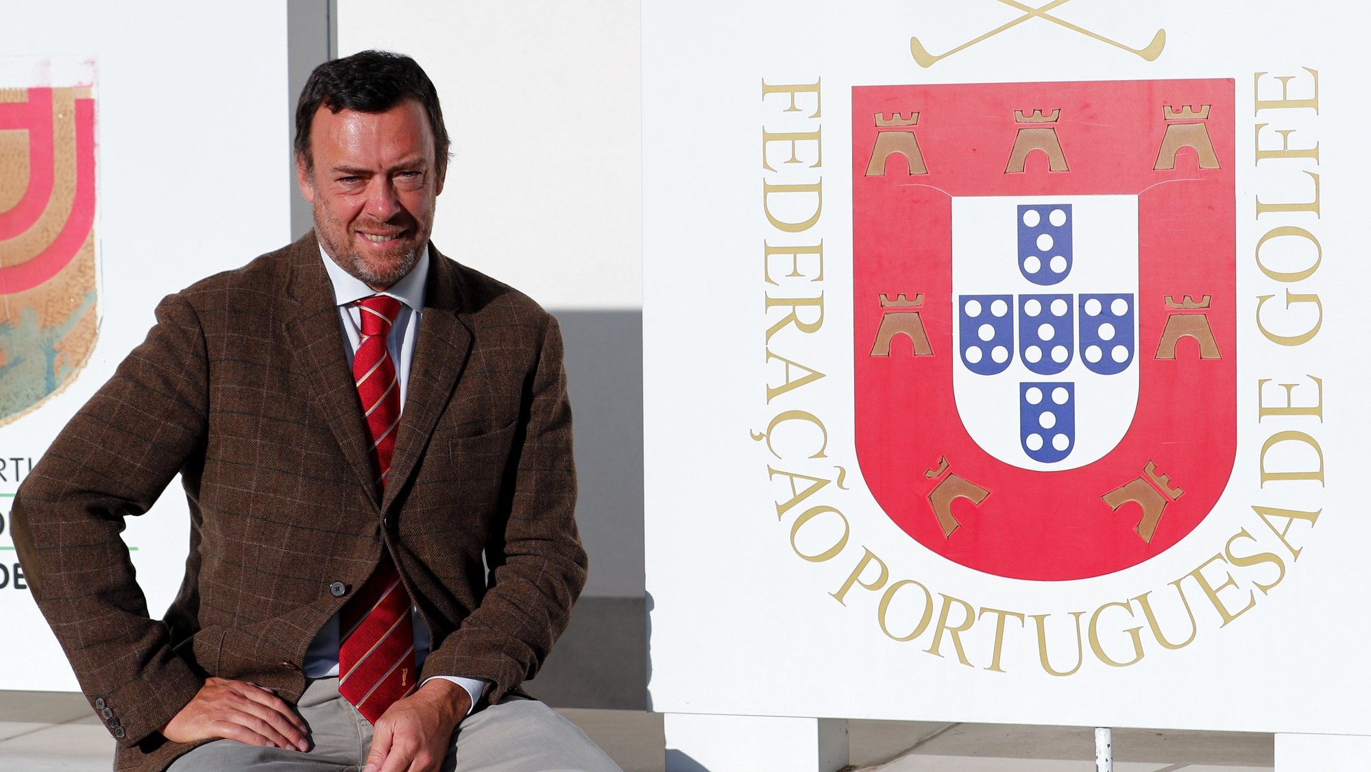 O presidente da Federação Portuguesa de Golfe, Miguel Franco de Sousa, posa para a foto durante uma entrevista à agência Lusa, em Oeiras, 12 de novembro de 2020. (ACOMPANHA TEXTO LUSA DO DIA 16  DE NOVEMBRO DE 2020). ANTÓNIO COTRIM/LUSA