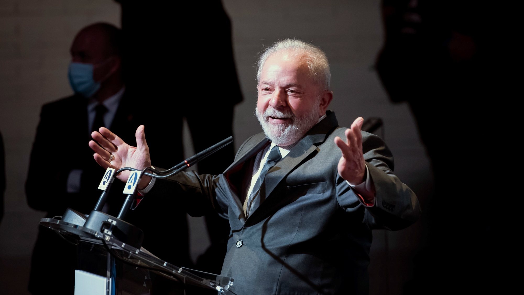 O antigo presidente do Brasil, Lula da Silva num seminário em Madrid