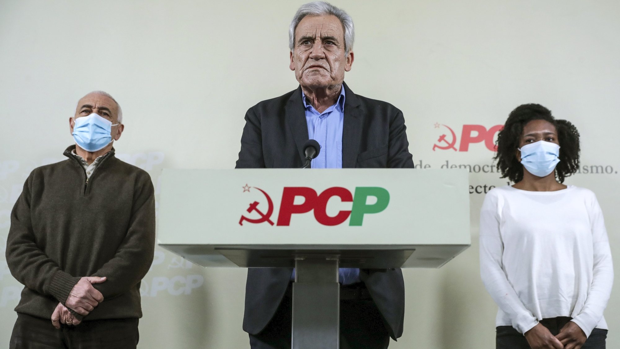 O secretário-geral do Partido Comunista Português (PCP), Jerónimo de Sousa (C), apresenta as conclusões da reunião do comité central na sede do partido em Lisboa, 02 fevereiro de 2022. TIAGO PETINGA/LUSA