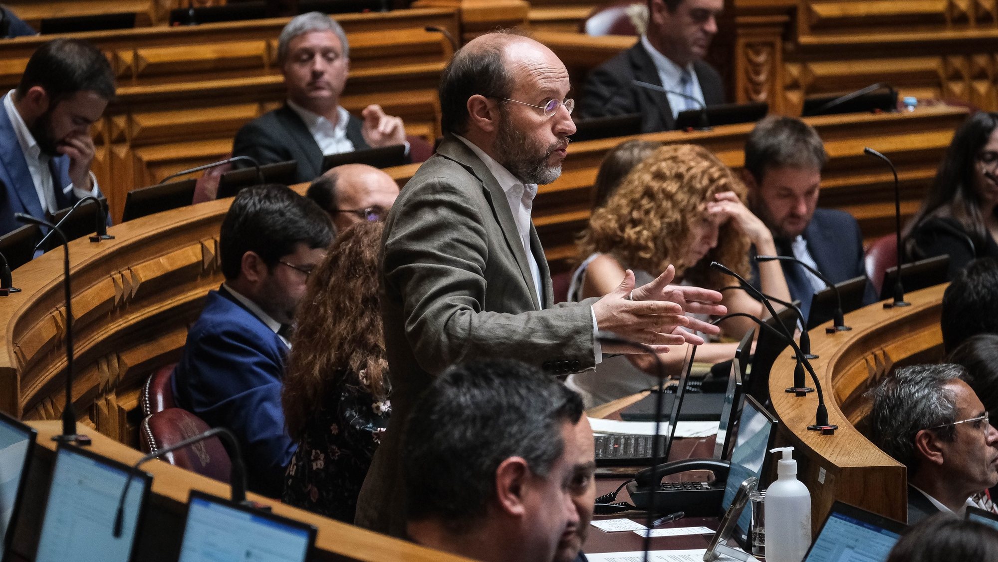 O deputado do Livre, Rui Tavares, participa no debate parlamentar sobre política geral, na Assembleia da República, em Lisboa, 22 de junho de 2022.MÁRIO CRUZ/LUSA