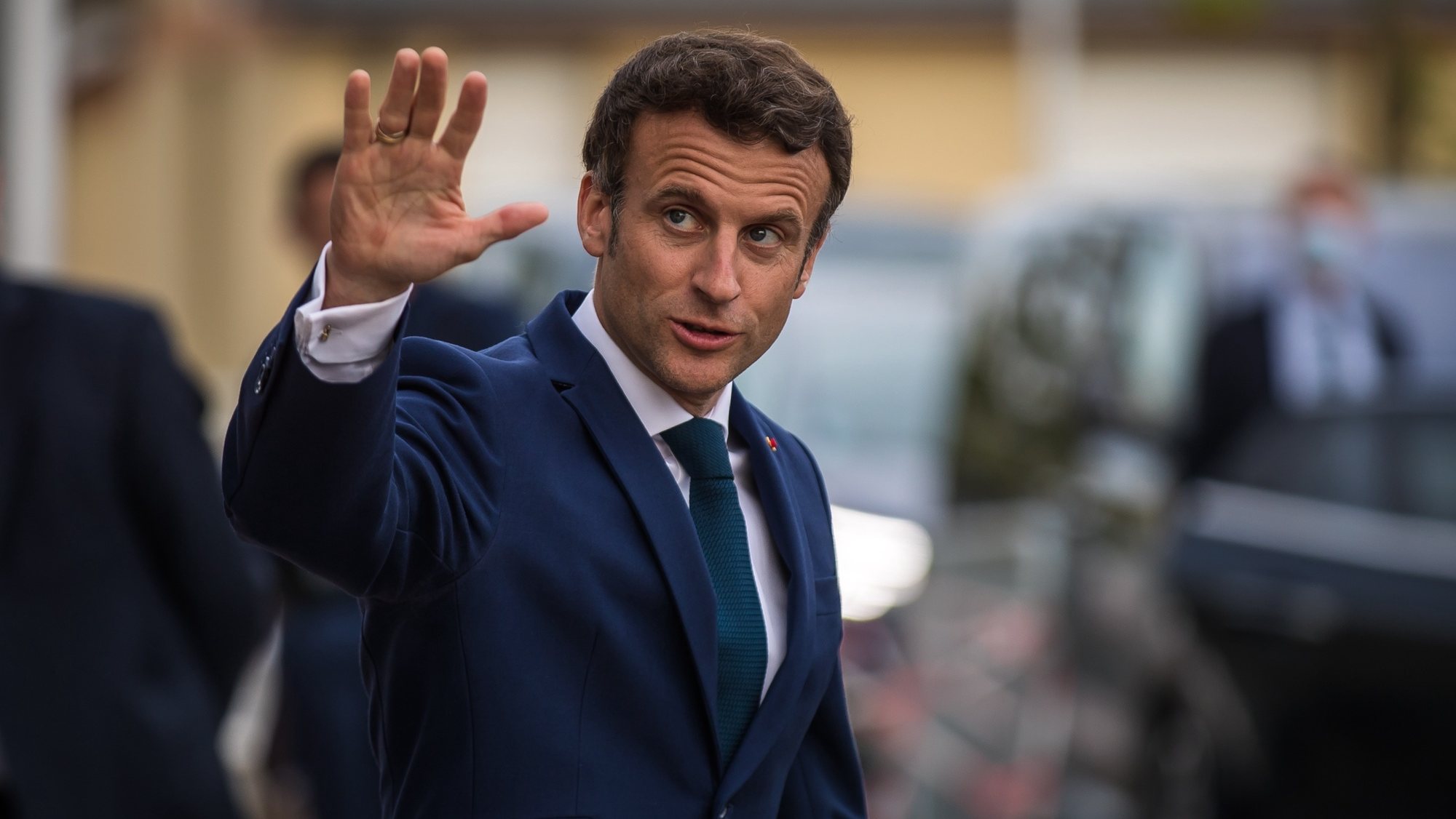 epa09914842 French President Emmanuel Macron waves as he leaves after his visit at the &#039;Percy&#039; Army Hospital in Clamart, near Paris, France, 28 April 2022. Macron met soldiers injured during external operations, and caregivers of the Percy Army Hospital.  EPA/CHRISTOPHE PETIT TESSON / POOL