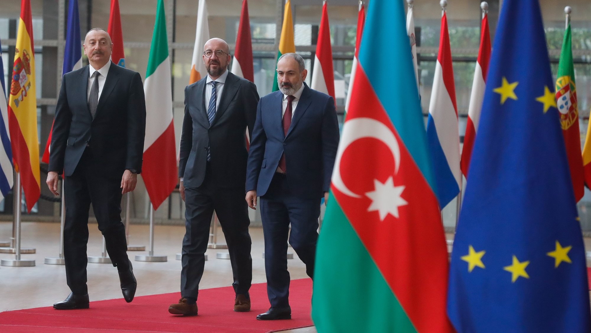epa09966869 Azerbaijani President Ilham Aliyev (L) and Armenian Prime Minister Nikol Pashinyan are welcomed by the President of the European Council Charles Michel (C) in Brussels, Belgium, 22 May 2022. Charles Michel meets Azerbaijani President Ilham Aliyev and Armenian Prime Minister Nikol Pashinyan.  EPA/STEPHANIE LECOCQ
