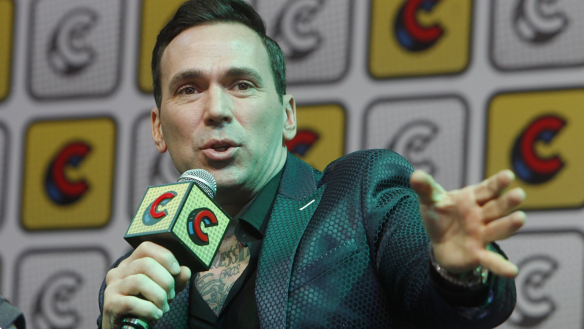 epa07174197 US actor Jason David Frank speaks in a forum during the second day of the Comic Con in Medellin, Colombia, 17 November 2018. Frank is known as &#039;Tommy Oliver&#039;, the Green Ranger in the series Power Rangers.  EPA/LUIS EDUARDO NORIEGA A.