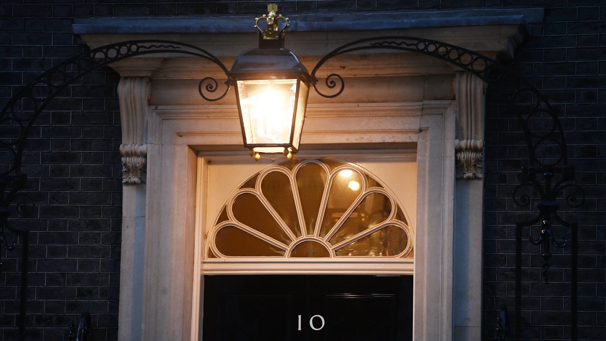 epa09720015 A view of No.10 Downing Street in London, Britain, 31 January 2022. Johnson is expected to address MPs after he had received a long-awaited report into lockdown-breaching parties by Senior Civil Servant Sue Gray.  EPA/NEIL HALL