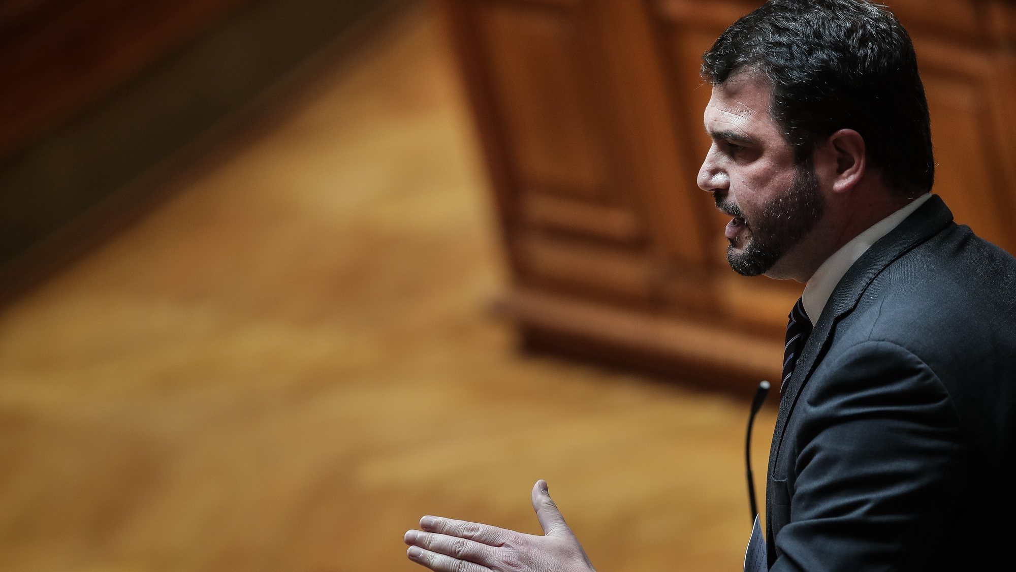 O deputado do PS, João Paulo Correia, participa no debate parlamentar sobre o Estado da Nação, na Assembleia da República, em Lisboa, 24 de julho de 2020. MÁRIO CRUZ/LUSA