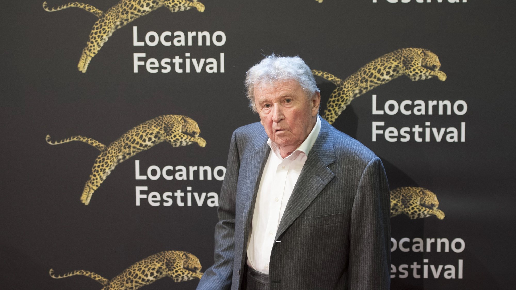 epa06138854 French director Jean-Marie Straub, recipient of the Pardo d&#039;onore award, walks the red carpet during the 70th Locarno International Film Festival, in Locarno, Switzerland, 11 August 2017. The event runs from 02 to 12 August.  EPA/URS FLUEELER