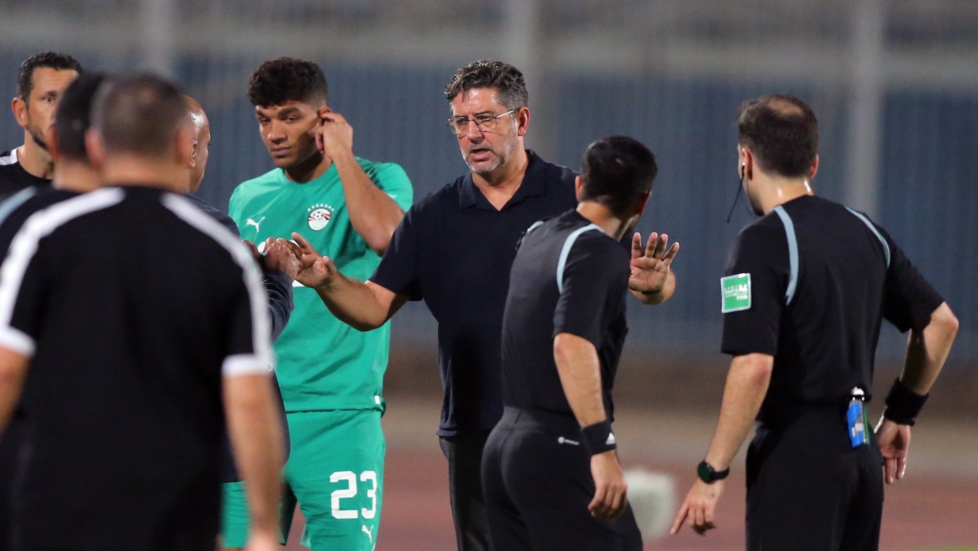 epa10856879 Egypt&#039;s coach Rui Vitoria reacts (C) during the international soccer friendly match between Egypt and Tunisia, in Cairo, Egypt, 12 September 2023.  EPA/KHALED ELFIQI
