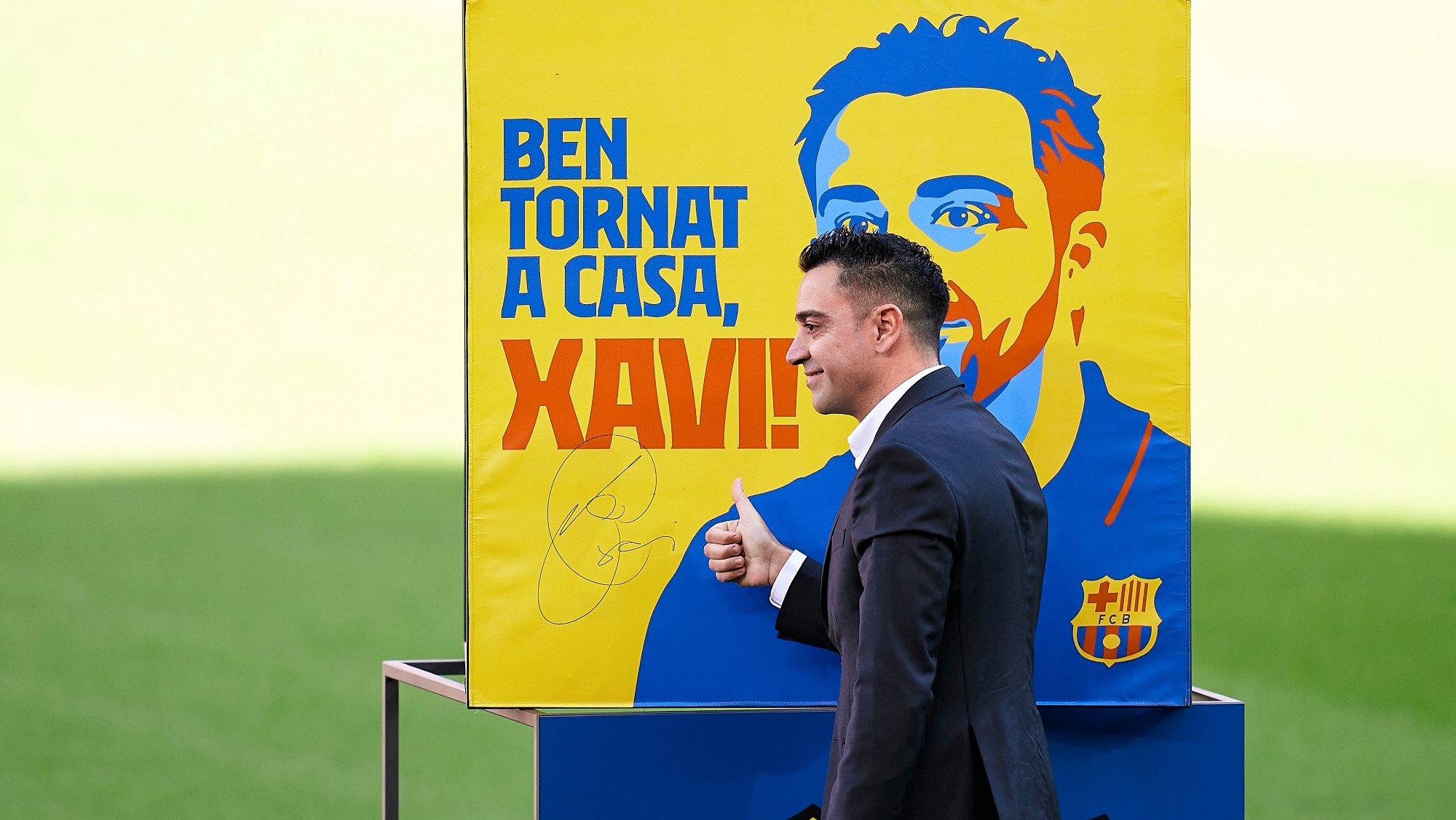 Xavi volta a &quot;casa&quot; num momento muito sensível do Barcelona