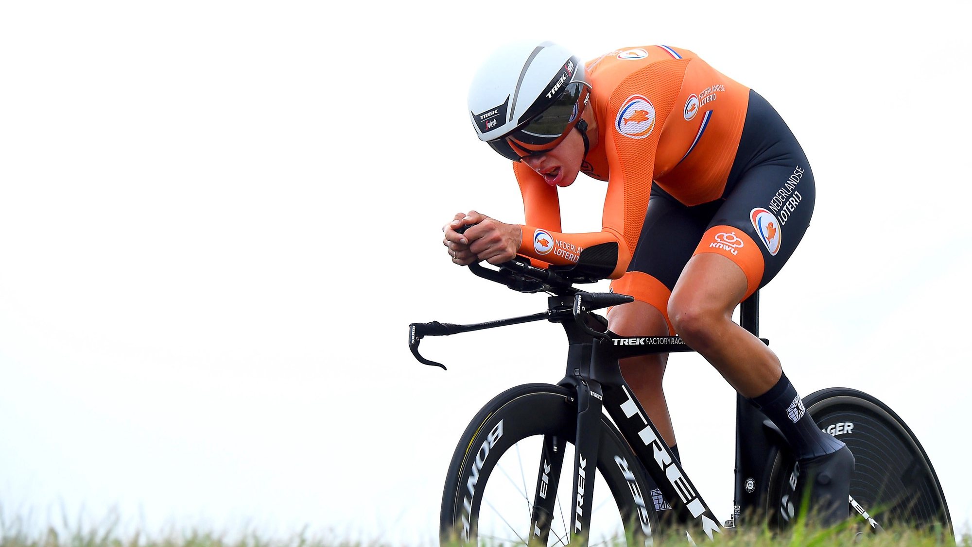 epa08693946 Ellen van Dijk of the Netherlands is on her way to win the bronze medal in the women&#039;s Elite Individual Time Trial at the UCI 2020 Road Cycling World Championships in Imola, Italy, 24 September 2020.  EPA/DARIO BELINGHERI