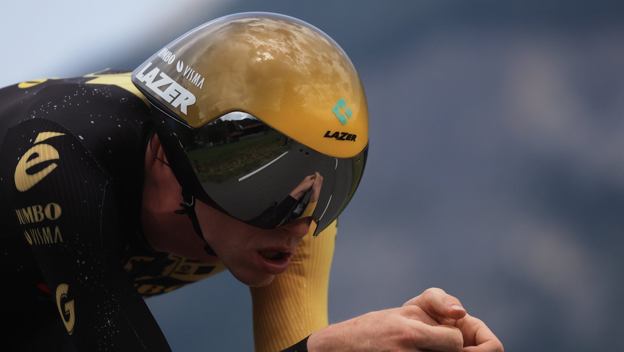 epa10753300 Belgian rider Nathan van Hooydonck of team Jumbo-Visma in action during the 16th stage of the Tour de France 2023, a 22.4kms individual time trial (ITT) from Passy to Combloux, France, 18 July 2023.  EPA/MARTIN DIVISEK