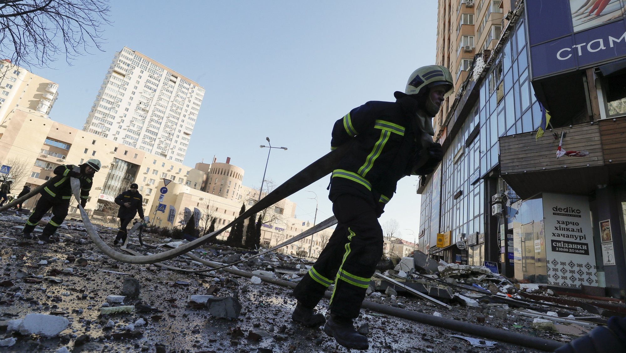 epa09786295 Ukrainian firefighters fight with the fire on a high-rise apartment block which was hit by shelling in Kiev, Ukraine, 26 February 2022. Russian troops entered Ukraine on 24 February prompting the country&#039;s president to declare martial law.  EPA/SERGEY DOLZHENKO