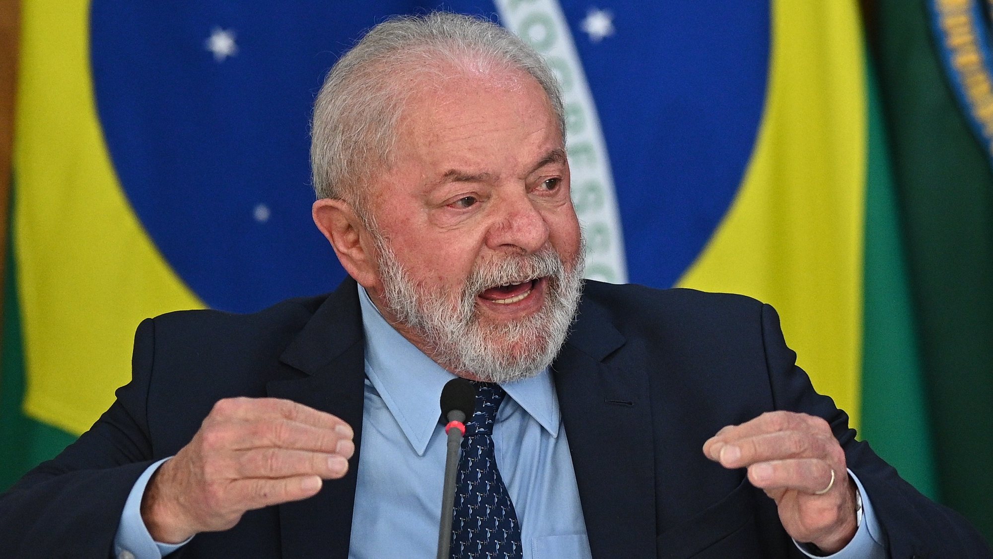 epa10514291 The President of Brazil, Luiz Inacio Lula da Silva, speaks during the launch of the &#039;Manos a la Obra&#039; platform, at the Planalto Palace, in Brasilia, Brazil, 10 March 2023. Lula da Silva launched this 10 March a digital platform that will serve to identify and resume the thousands of works that are stopped throughout the country, in a context of economic slowdown.  EPA/Andre Borges
