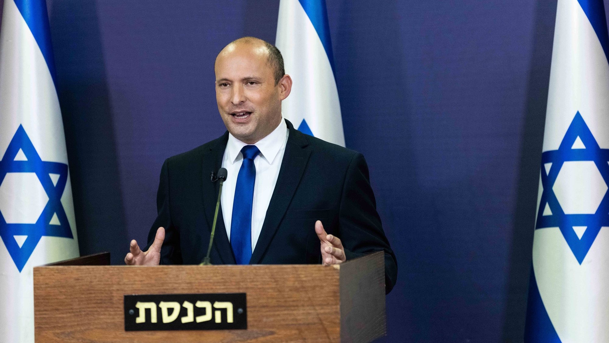 epa09237728 Leader of the Yemina party, Naftali Bennett, delivers a political statement in the Knesset (the Israeli Parliament), in Jerusalem, Israel, 30 May 2021. Naftali Bennett announced he will form a government with Yair Lapid to oust Prime Minister Benjamin Netanyahu.  EPA/YONATAN SINDEL / POOL