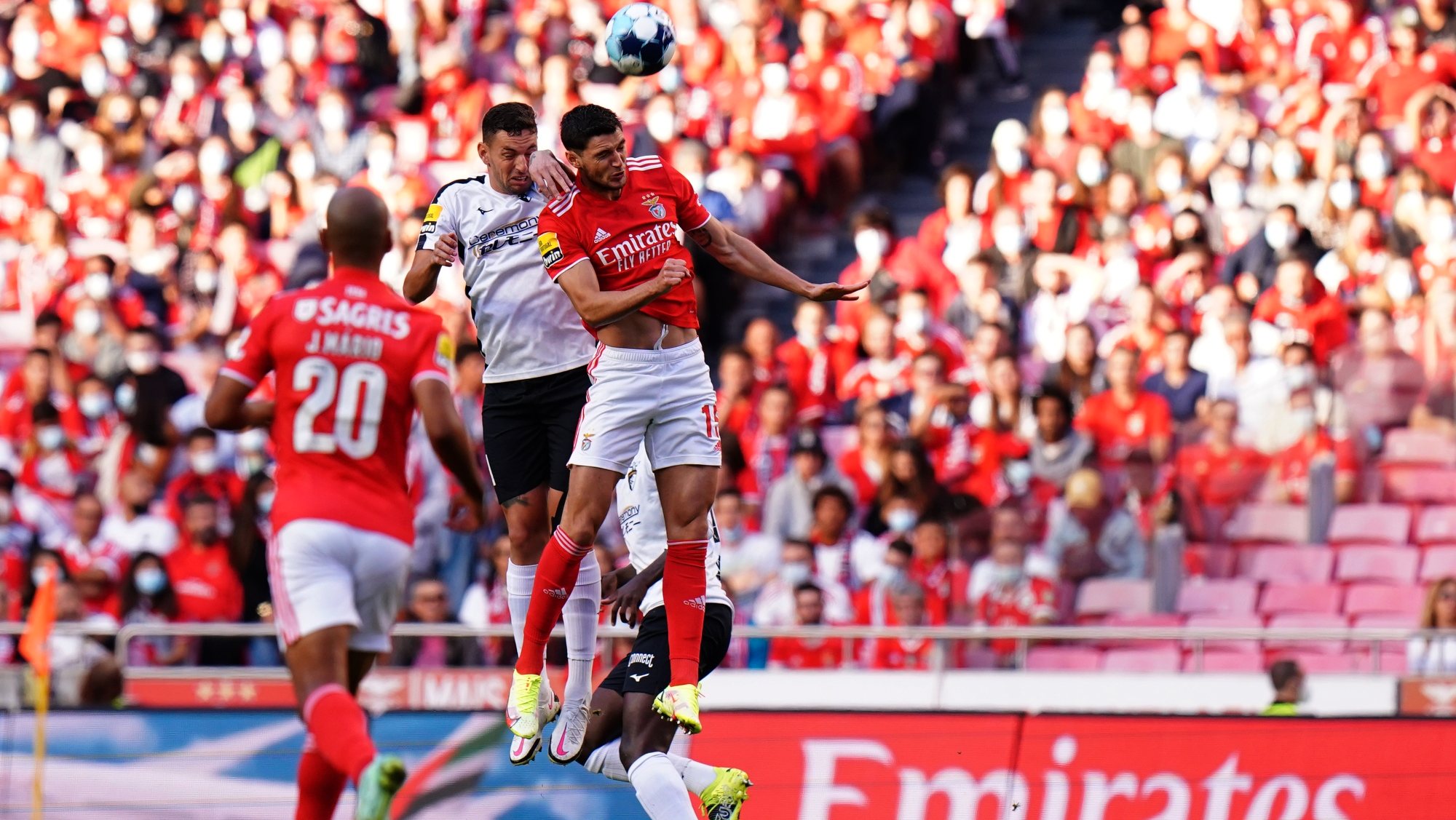 Yaremchuk ainda teve um golo anulado no início da segunda parte mas acabou em branco na derrota do Benfica frente ao Portimonense