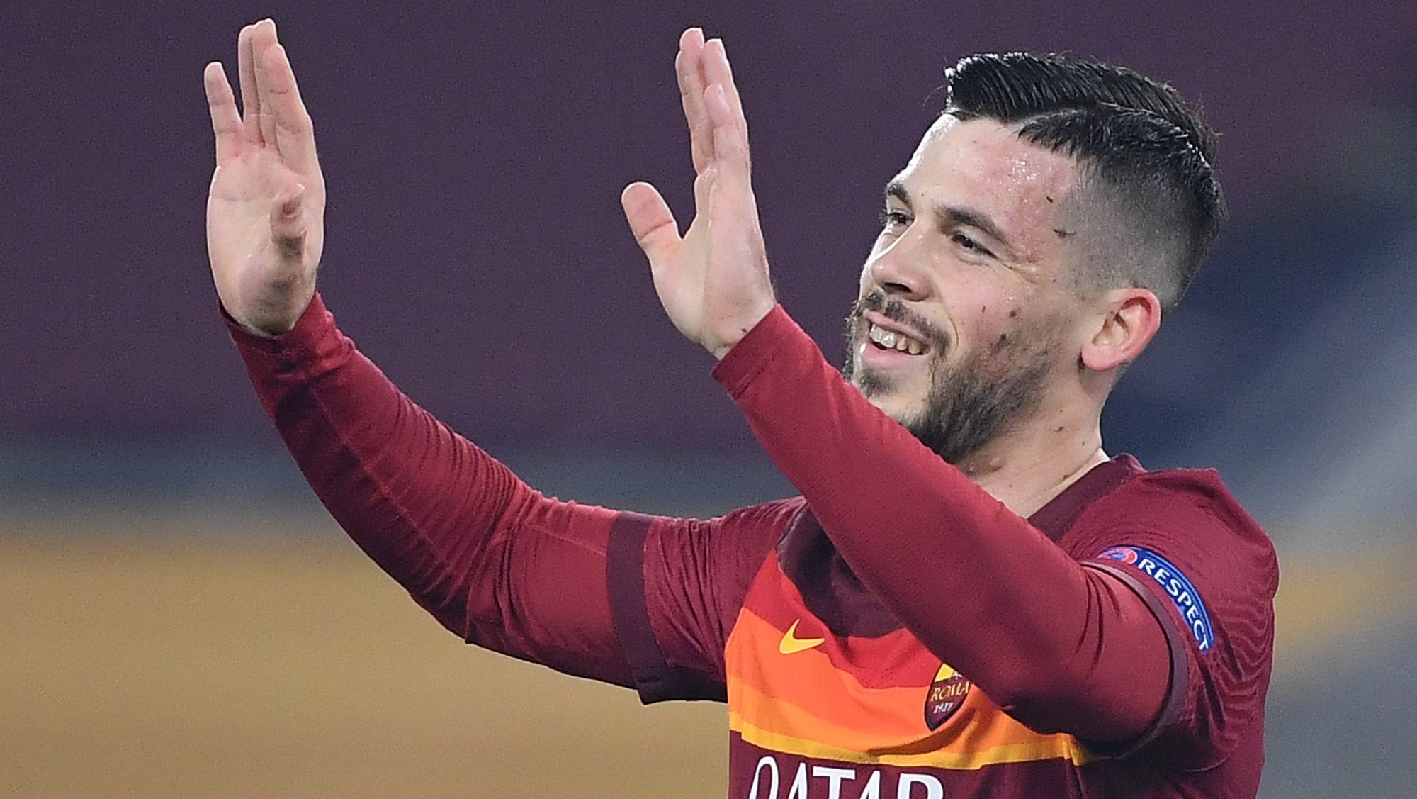 epa09037071 AS Roma&#039;s Carles Perez celebrates after scoring the 2-0 goal during the UEFA Europa League round of 32 second leg soccer match between AS Roma and Sporting Braga at Olimpico stadium in Rome, Italy, 25 February 2021.  EPA/ETTORE FERRARI