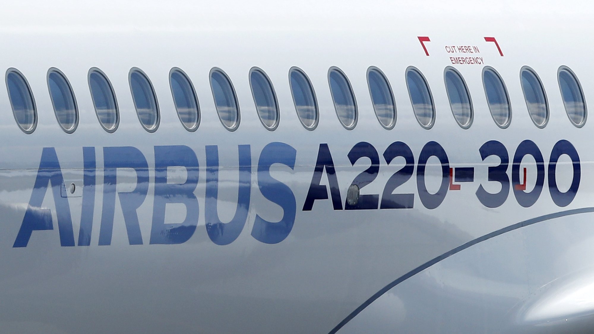 epa06877729 A new Airbus A220-300 aircraft during the presentation of the new Airbus A220-300 Single-Aisle aircraft at the Airbus&#039;s delivery center in Colomiers, near Toulouse, France, 10 July 2018. After taking the control of Bombardier aircraft manufacturer on June 2018, the CSeries program CS 100 and CS 300 becomes the new Airbus A220-300 Single-Aisle aircraft.  EPA/GUILLAUME HORCAJUELO