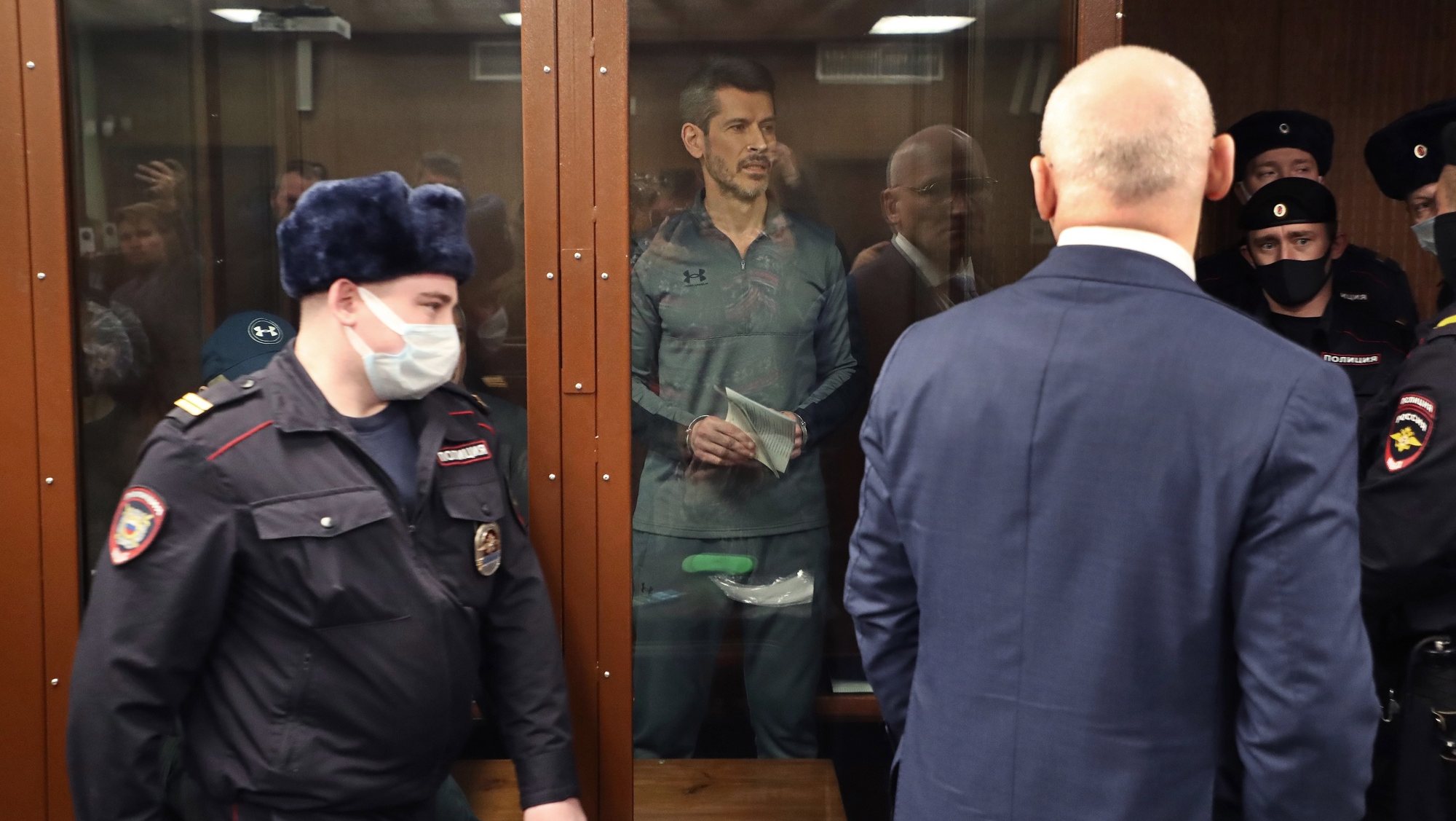 epa10324521 Ziyavudin Magomedov (C) stands inside a detention cage prior to a verdict hearing at the Meshchansky district court in Moscow, Russia, 24 November 2022. Summa Group co-owners, Russian billionaire, Chairman of the Board of Directors of the private holding Summa Group Ziyavudin Magomedov and his brother and business junior partner Magomed Magomedov, are charged for the creation of a criminal community and for large-scale embezzlement of state funds.  EPA/MAXIM SHIPENKOV