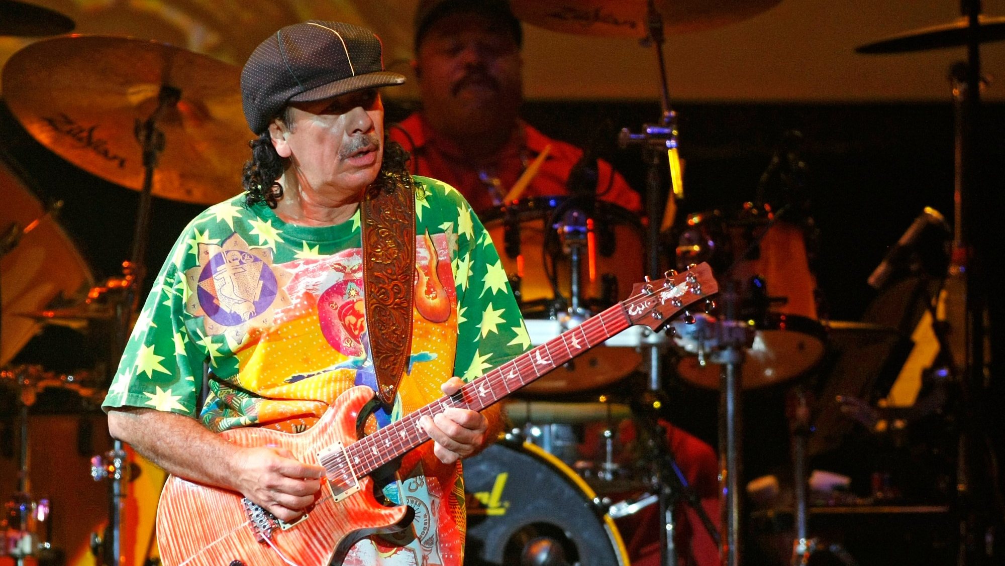 Carlos Santana completa 75 anos no dia 20 deste mês