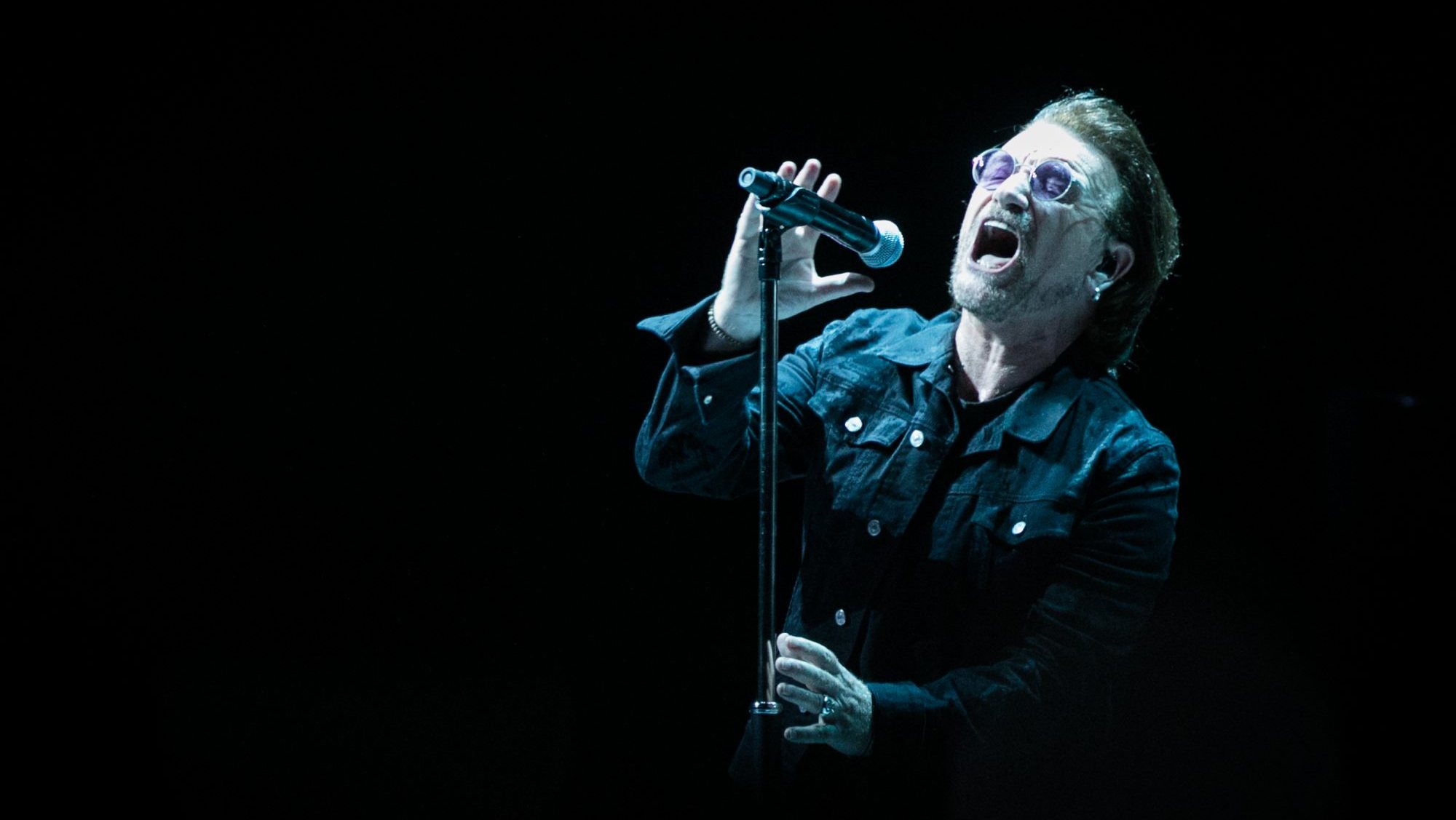 Bono fotografado num concerto dos U2 na Altice Arena, em Lisboa, em 2018