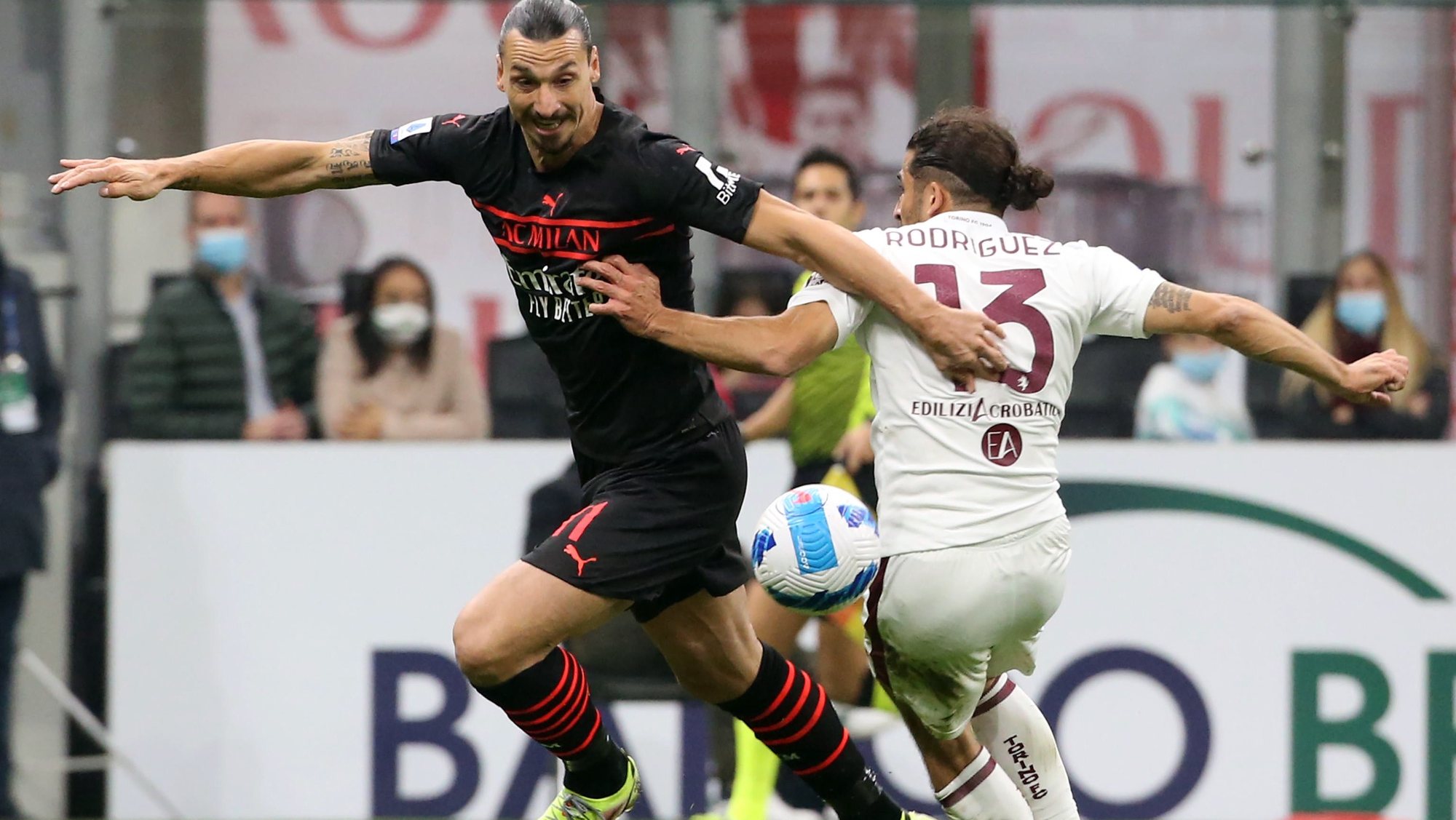 epa09547874 AC Milanâ€™s Zlatan Ibrahimovic (L) challenges for the ball Torinoâ€™s Ricardo Rodriguez during the Italian serie A soccer match between AC Milan and Torino FC at Giuseppe Meazza stadium in Milan, Italy, 26 October 2021.  EPA/MATTEO BAZZI