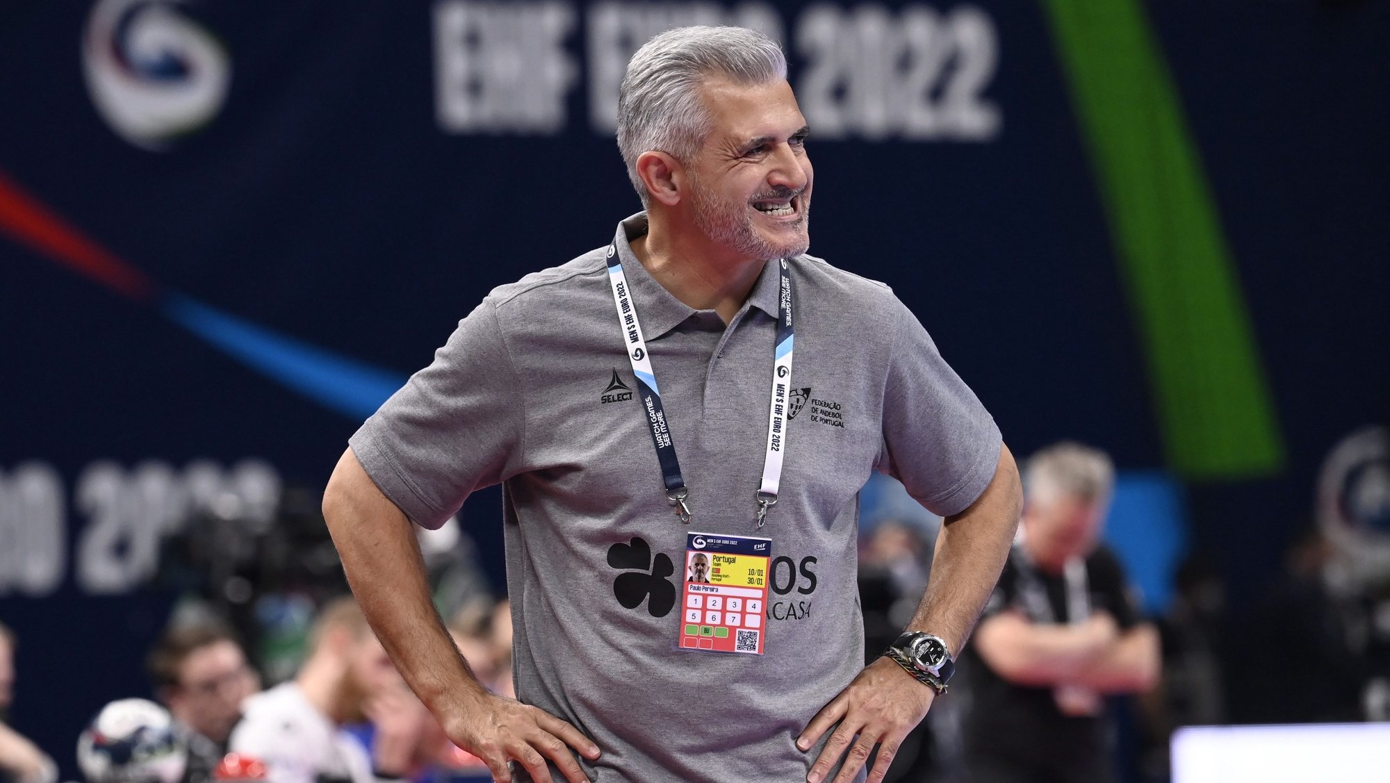 epa09686075 Paulo Pereira, head coach of Portugal, reacts  during the Men&#039;s European Handball Championship preliminary round match between Portugal and Iceland at the MVM Dome in Budapest, Hungary, 14 January 2022.  EPA/Tamas Kovacs HUNGARY OUT