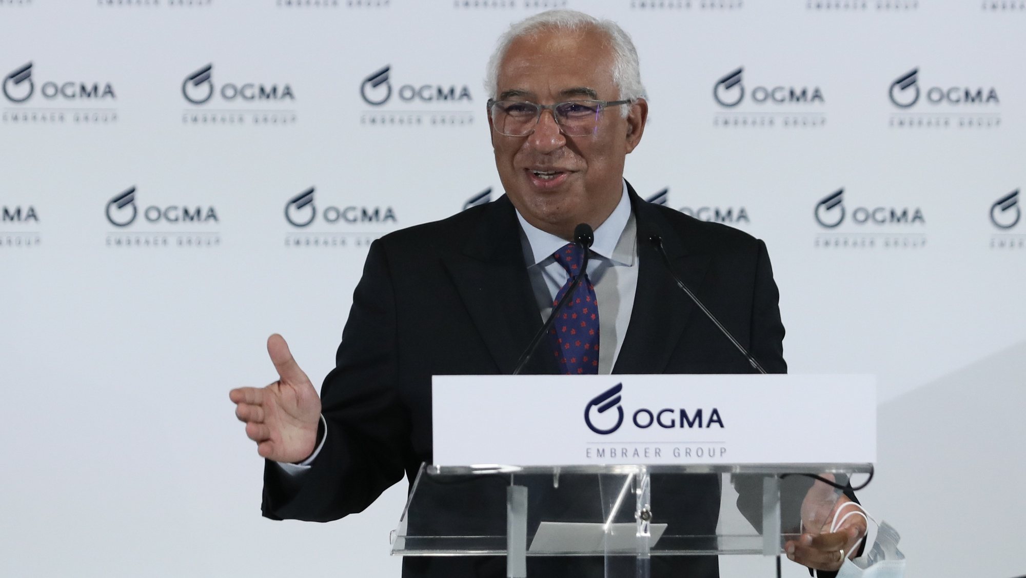 O primeiro-ministro, António Costa, discursa durante a visita à OGMA para o lançamento da Academia Aeronáutica de Portugal
