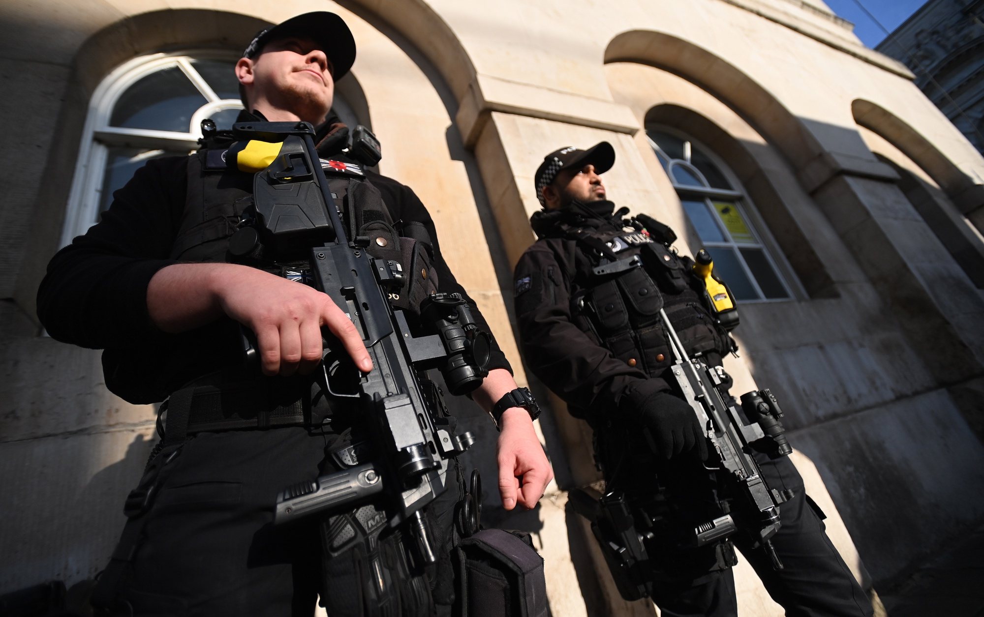 epaselect epa09585330 Armed police in central London, Britain, 16 November 2021. The UK terror threat level has been raised to severe following the Liverpool hospital attack.  EPA/ANDY RAIN