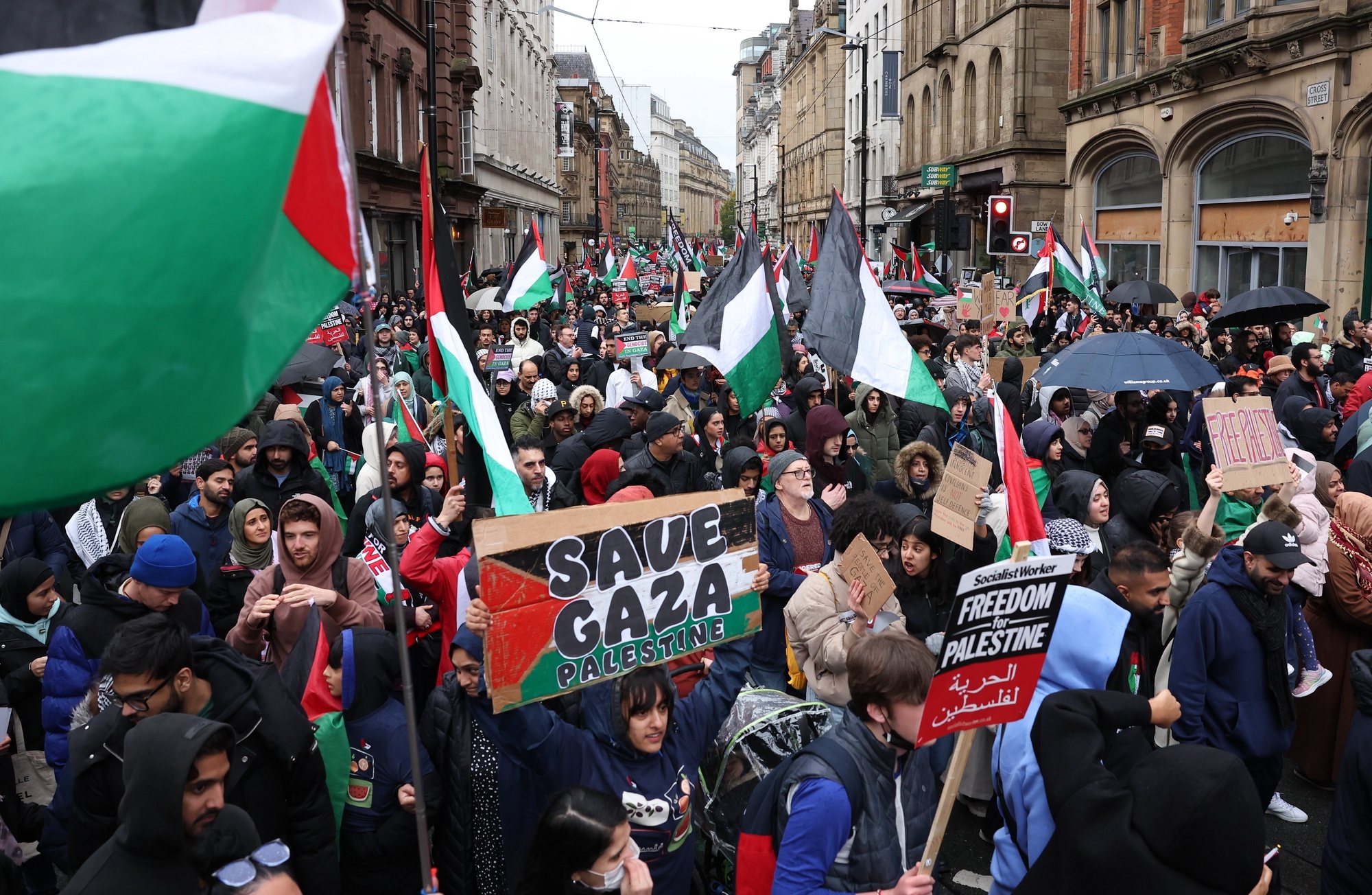 epa10957875 Protesters attend a &#039;Free Palestine&#039; rally in Manchester, Britain, 04 November 2023. Thousands of Israelis and Palestinians have died since the militant group Hamas launched an unprecedented attack on Israel from the Gaza Strip on 07 October, and the Israeli strikes on the Palestinian enclave which followed it.  EPA/ADAM VAUGHAN