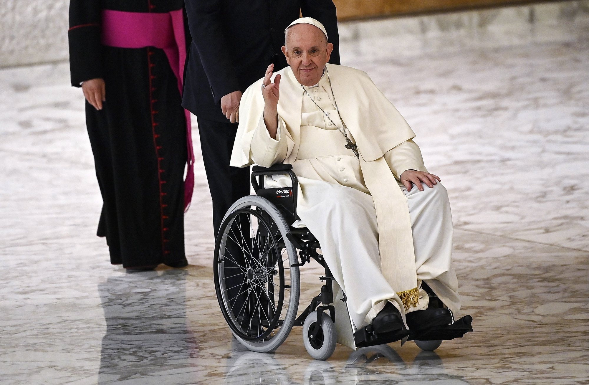 epaselect epa09946347 Pope Francis in a wheelchair attends an audience with pilgrims of the Institute of the Religious Teachers Filippini in the Paul VI hall, Vatican City, 14 May 2022.  EPA/Riccardo Antimiani