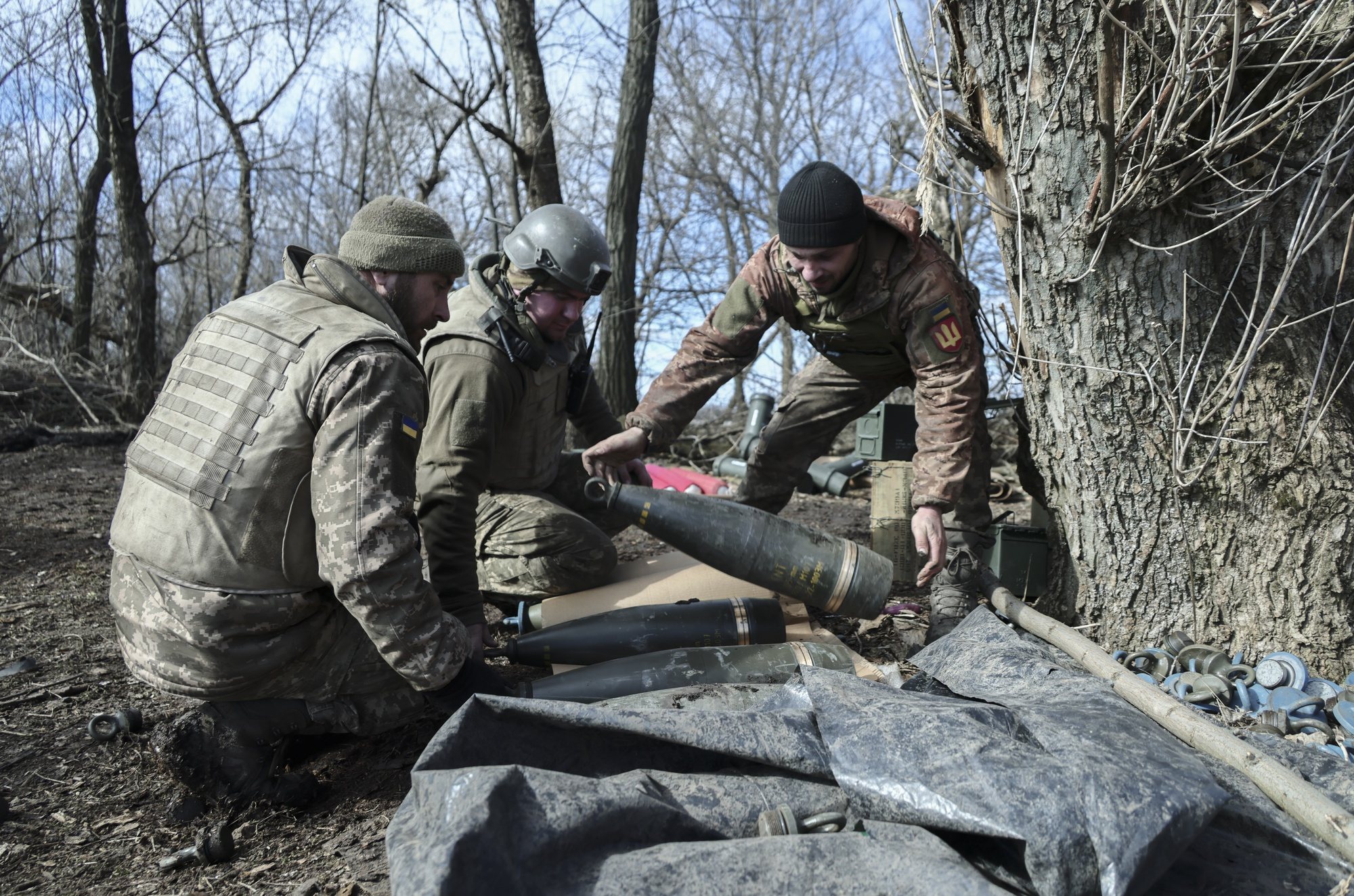 epa10500959 Ukrainian soldiers prepare munitions at their position in the Zaporizhzhia area, Ukraine, 02 March 2023 (issued 03 March 2023) Russian troops entered Ukrainian territory on 24 February 2022, starting a conflict that has provoked destruction and a humanitarian crisis.  EPA/STR