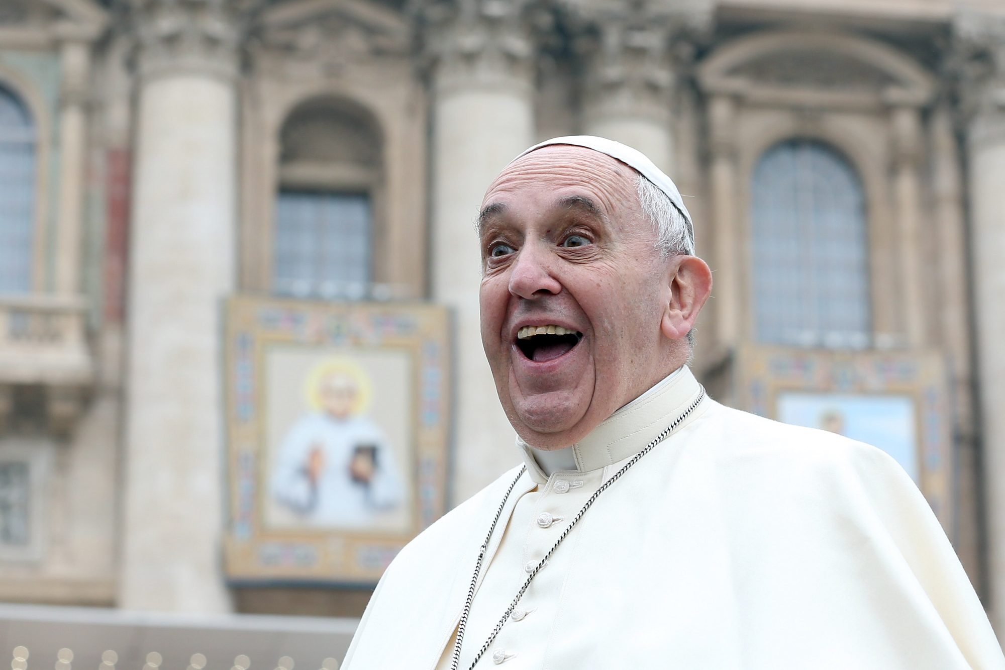 Papa Francisco toma decisão rara e demite bispo conservador dos