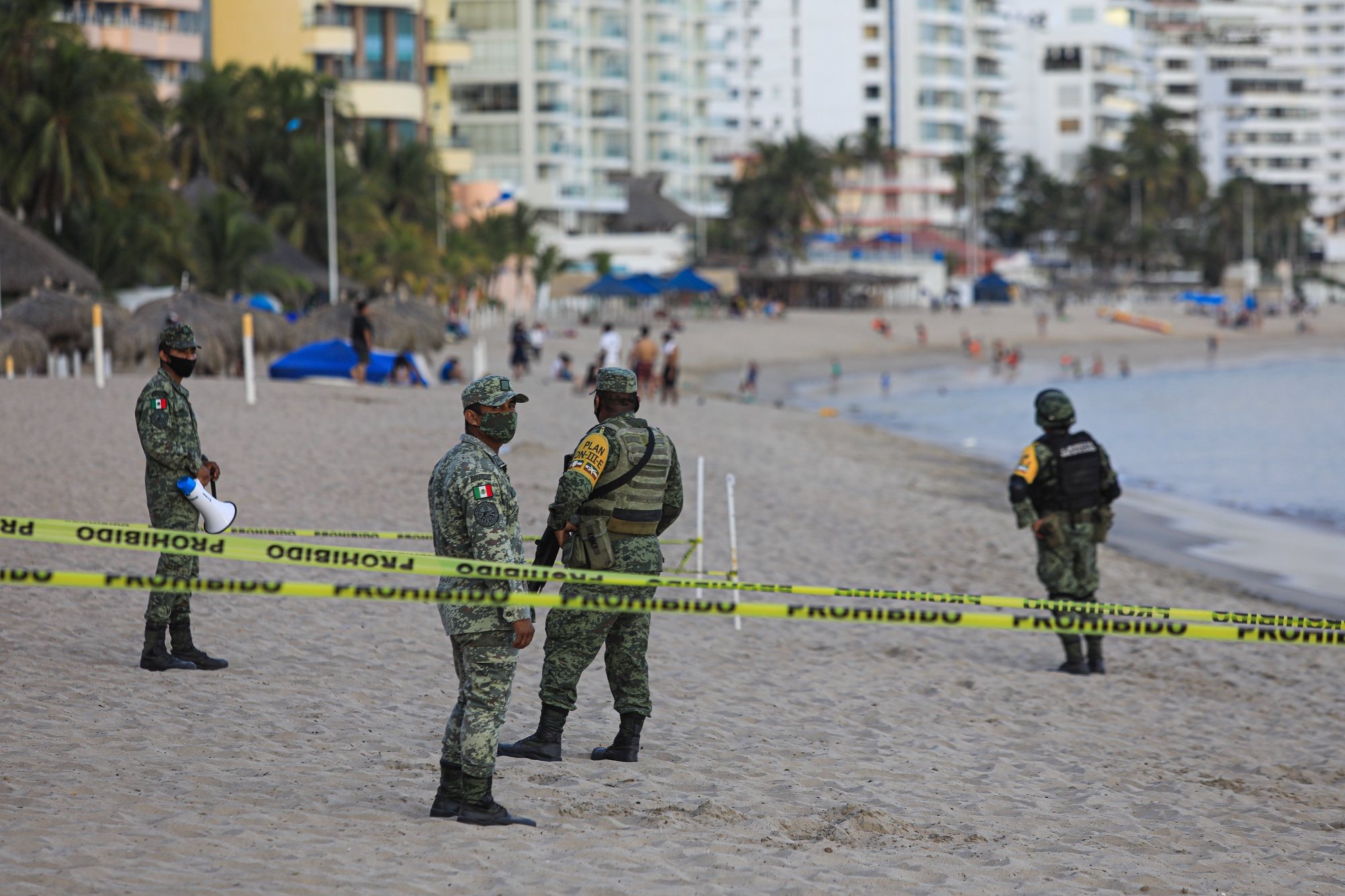 epa08990618 Mexican Army soldiers guard an empty beach, in Acapulco, Guerrero state, Mexico, 05 February 2021. Mexico reported 13,051 new COVID-19 infections in the last 24 hours, for a total of 1,912,871 confirmed infections, according to a statement issued by the Ministry of Health.  EPA/DAVID GUZMAN GONZALEZ