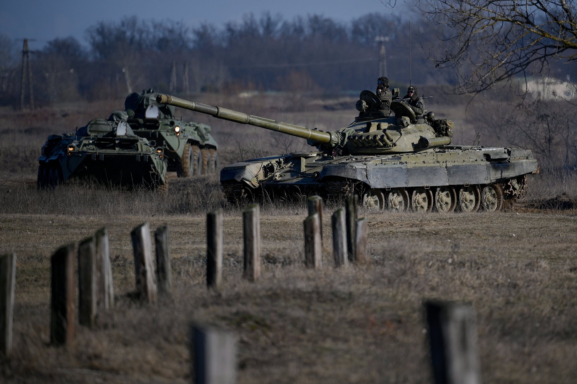 epa09782310 A T-72 battle tank and an armoured vehicle are seen at the Vay Adam training ground near Hajduhadhaz, Hungary 24 February 2022. Hungarian troops are being deployed to the eastern part of the country near the Ukrainian border both for national security reasons and humanitarian aid after Russian troops launched a major military operation on Ukraine on 24 February.  EPA/Zsolt Czegledi HUNGARY OUT