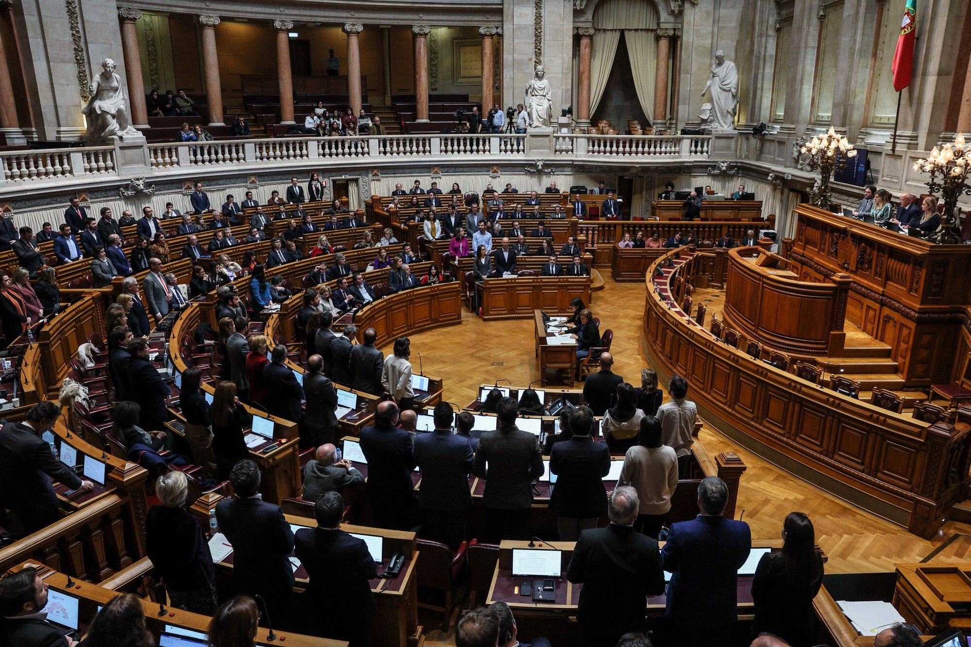 Deputados votam a favor da lei da despenalização da morte medicamente assistida, na Assembleia da República,em Lisboa, 09 dezembro 2022. MANUEL DE ALMEIDA/LUSA