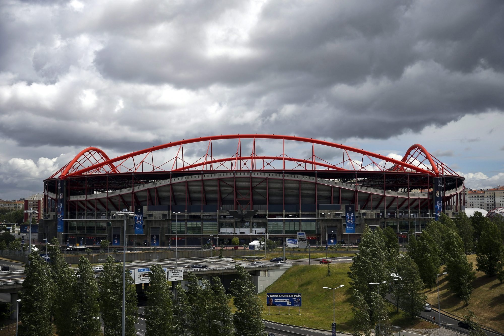 A segunda mão do 'play-off' da 'Champions' entre PSV e Benfica está agendada para a próxima terça-feira, em 24 de agosto, em Eindhoven