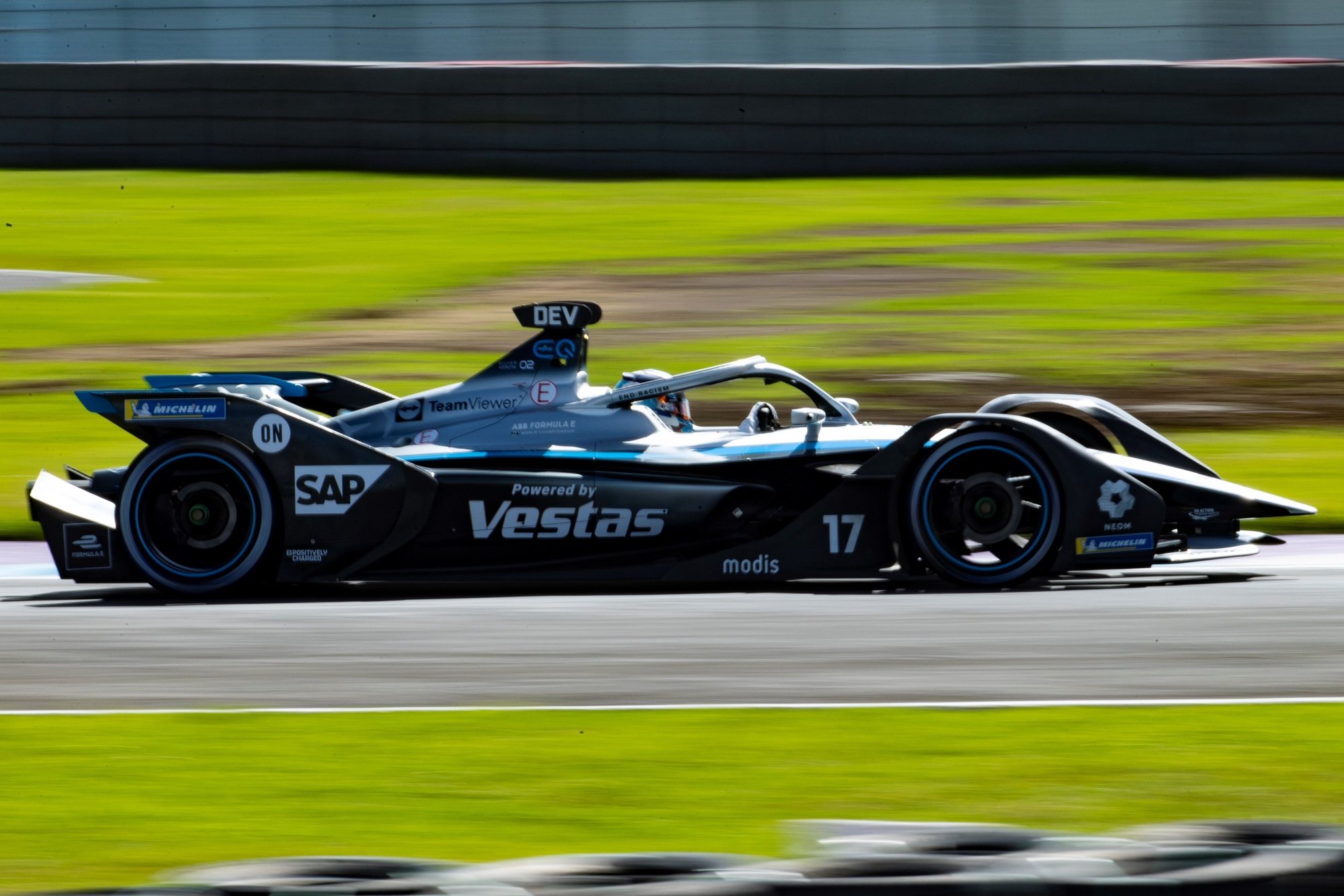 epa09286653 Nyck de Vries, of the Mercedes-Benz EQ Formula E Team, in action during the Formula E championship, in the state from Puebla, Mexico, 19 June 2021.  EPA/Carlos Ramirez