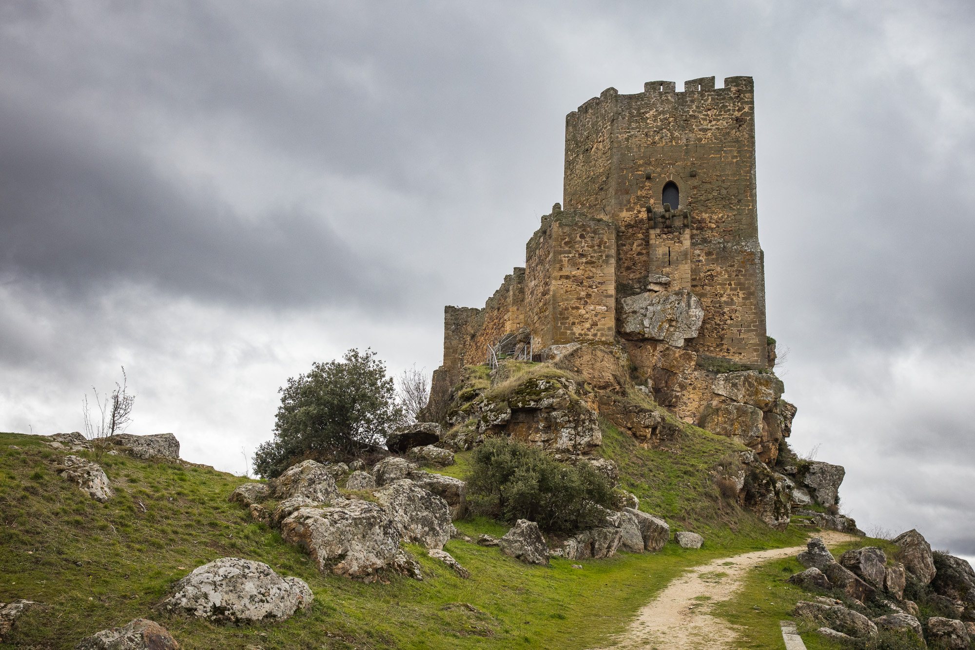 Reportagem sobre lendas populares portuguesas em Algoso, Vimioso, Bragança. Castelo de Algoso. HENRIQUE CASINHAS/OBSERVADOR