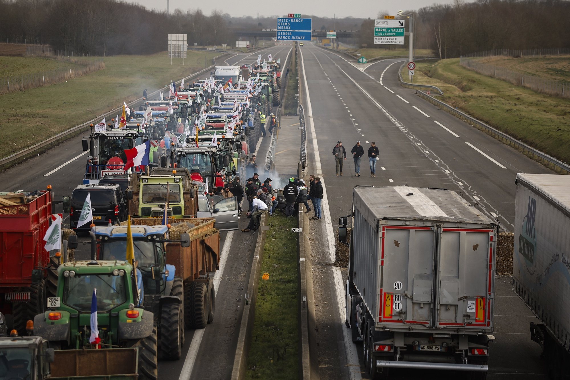 epa11114190 Dozens of tractors block part of the A4 motorway at Jossigny, east of Paris, France, 30 January 2024. French farmers continue their protests with road blockades and demonstrations in front of state buildings awaiting a response from the government to their request for &#039;immediate&#039; aid of several hundred million euros. On 23 January, the EU Agriculture and Fisheries Council highlighted the importance of providing the conditions necessary to enable EU farmers to ensure food security sustainably and profitably, as well as ensuring a fair income for farmers.  EPA/YOAN VALAT
