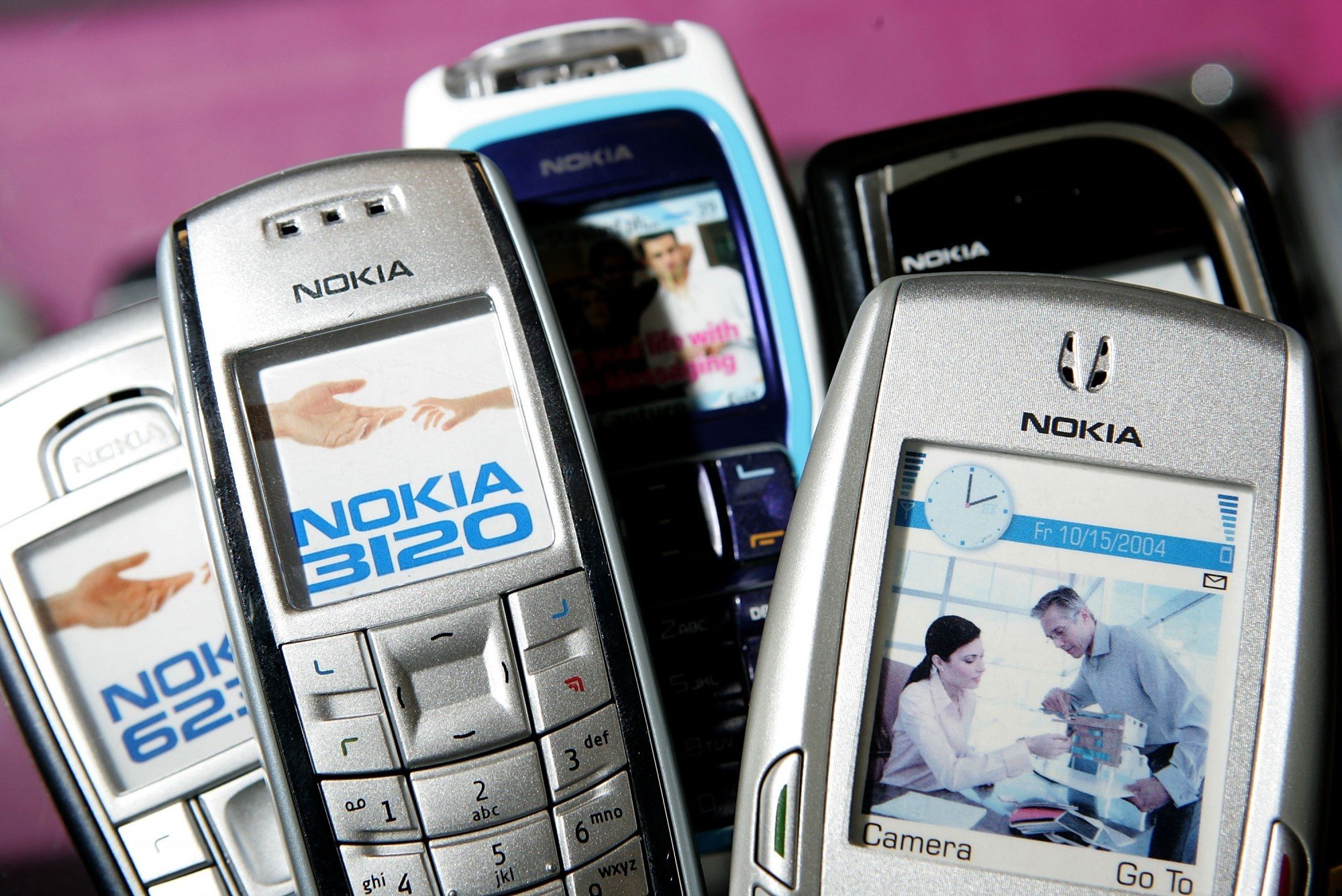A Nokia tem atualizado alguns dos modelos mais conhecidos do início dos anos 2000, telemóveis que agora são usados por quem quer depender menos do smartphones