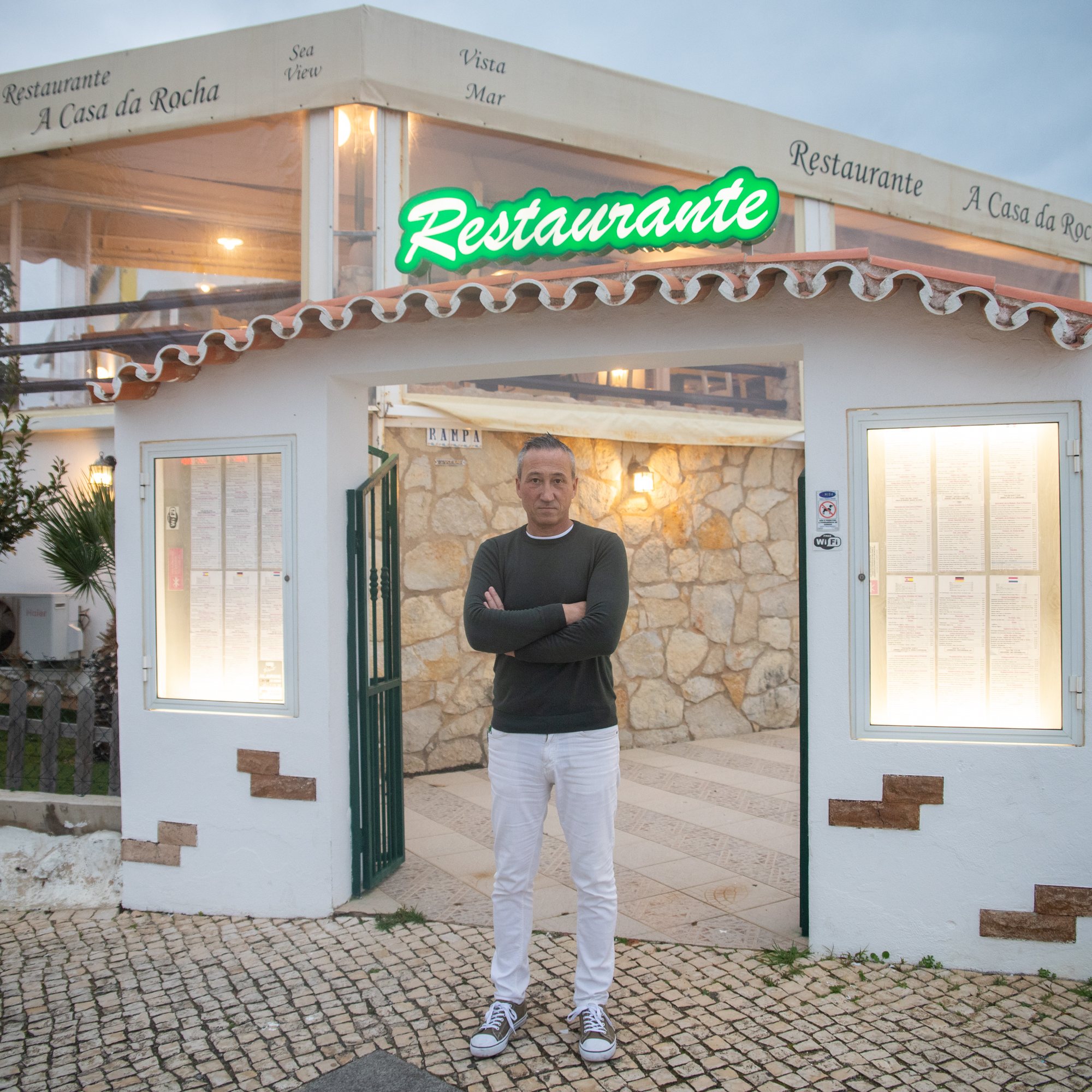 Reportagem sobre a falta de mão de obra no sétor da restauração e hotelaria: José Mariano, dono do restaurante "Casa da Rocha", em Portimão. Algarve, Portimão 13 de Dezembro de 2021 TOMÁS SILVA/OBSERVADOR