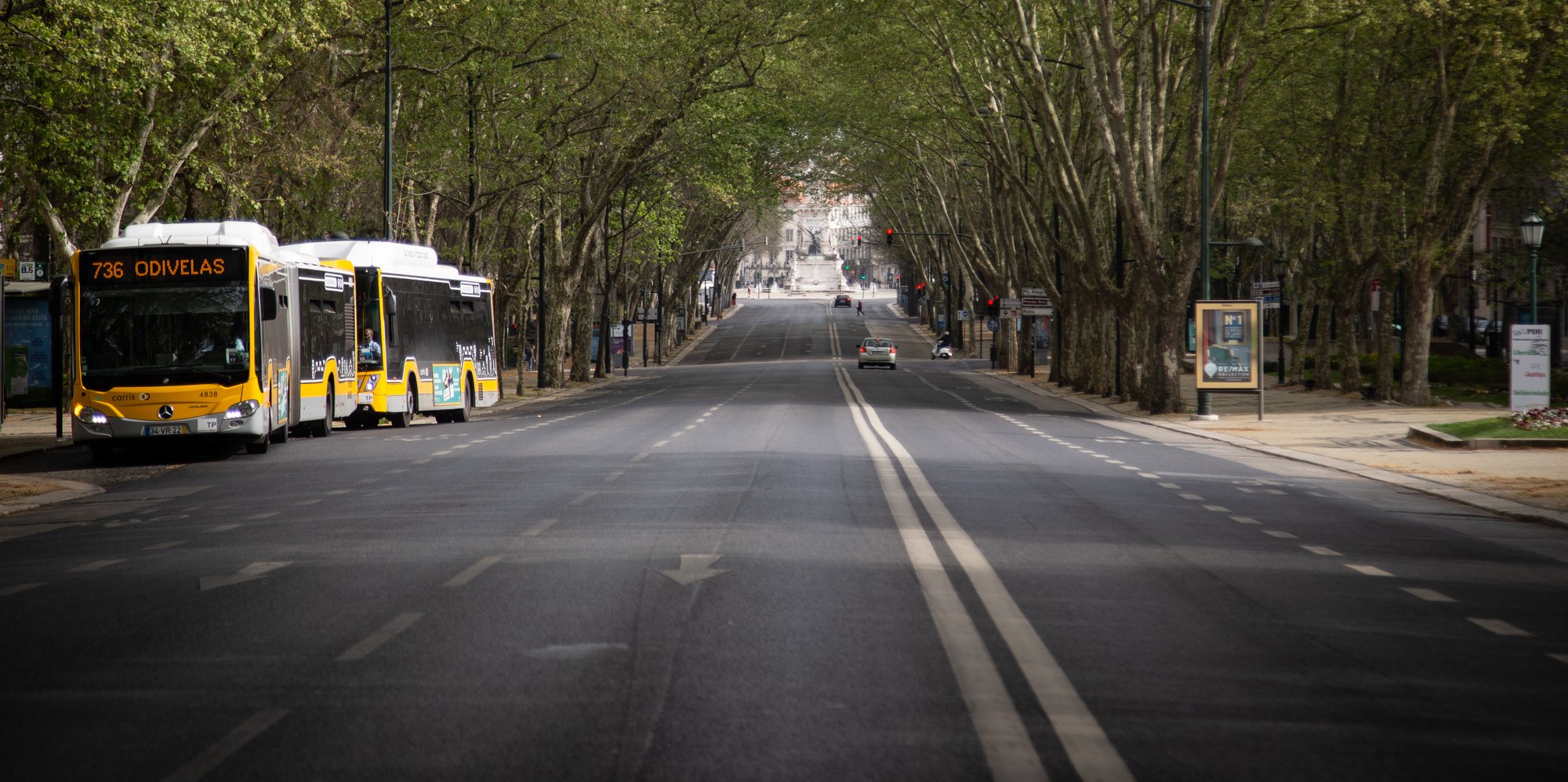A Avenida da Liberdade, em Lisboa, completamente vazia, um dia depois de ter sido decretado estado de emergência, a 18 de março de 2020