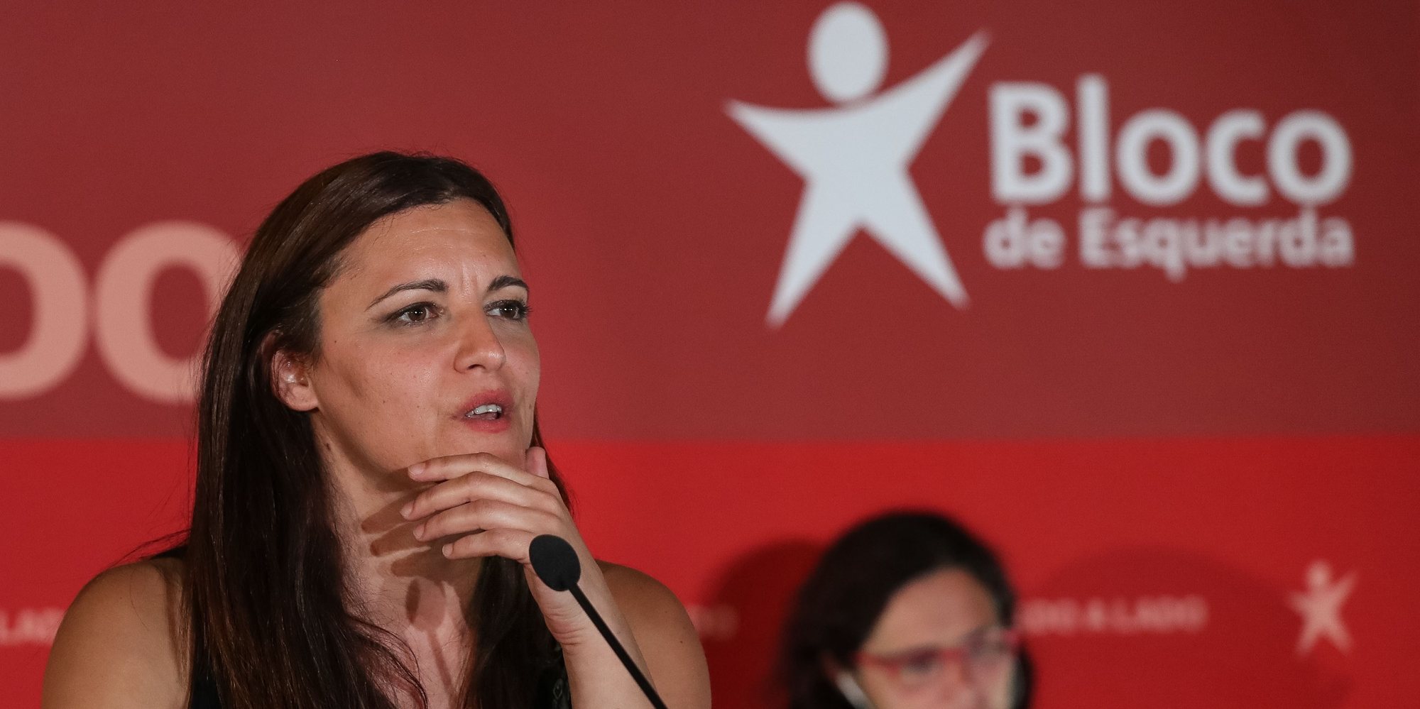 A cabeça de lista do Bloco de Esquerda (BE), Marisa Matias, intervém durante o jantar/comício de encerramento no âmbito da campanha para as Eleições Europeias 2019, em Coimbra, 24 de maio de 2019. PAULO NOVAIS / LUSA