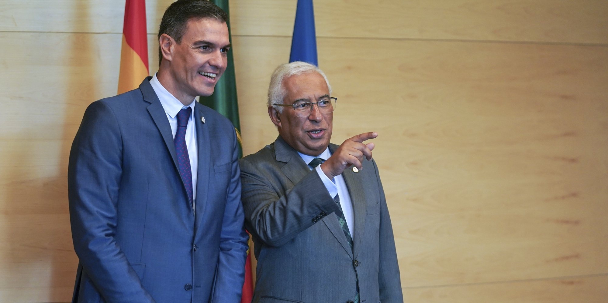 Spain&#039;s Prime Minister Pedro Sanchez (L) and Portugal&#039;s Prime Minister Antonio Costa (R) attend the signing of the Memorandum of Understanding for the creation of an Iberian FoodTec Lab during the XXXIII Portuguese-Spanish Summit at the International Iberian Nanotechnology Center (INL) in Braga, Portugal, 04 November 2022. HUGO DELGADO/LUSA
