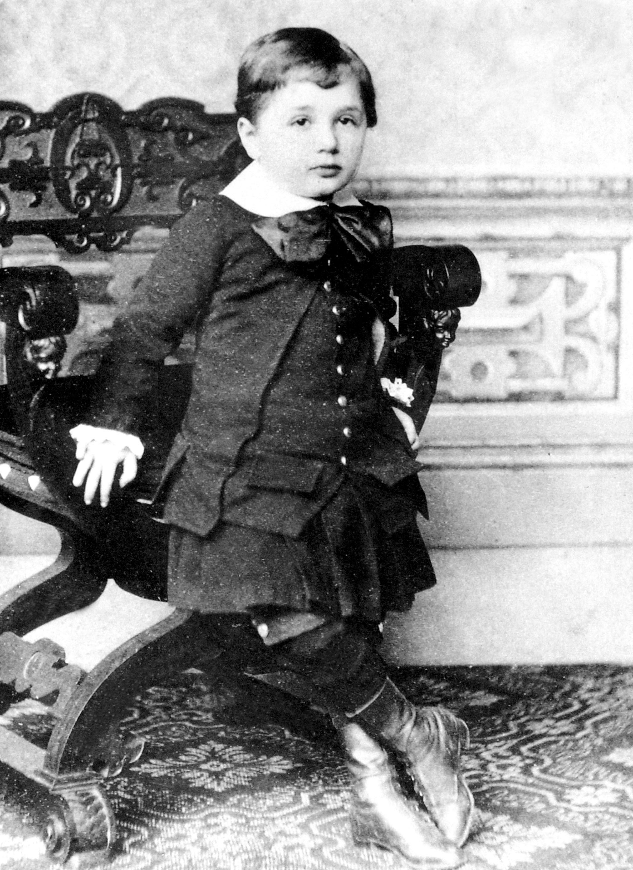 Albert Einstein com três anos de idade, em 1882