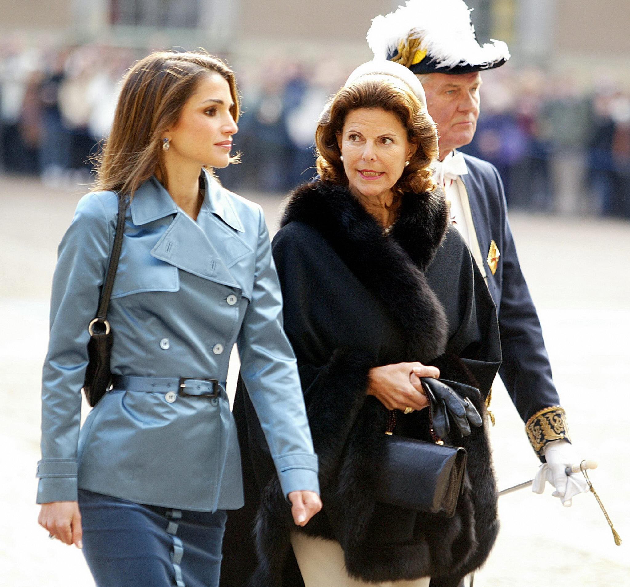 Jordanian Queen Rania Yassine (L) and Sw