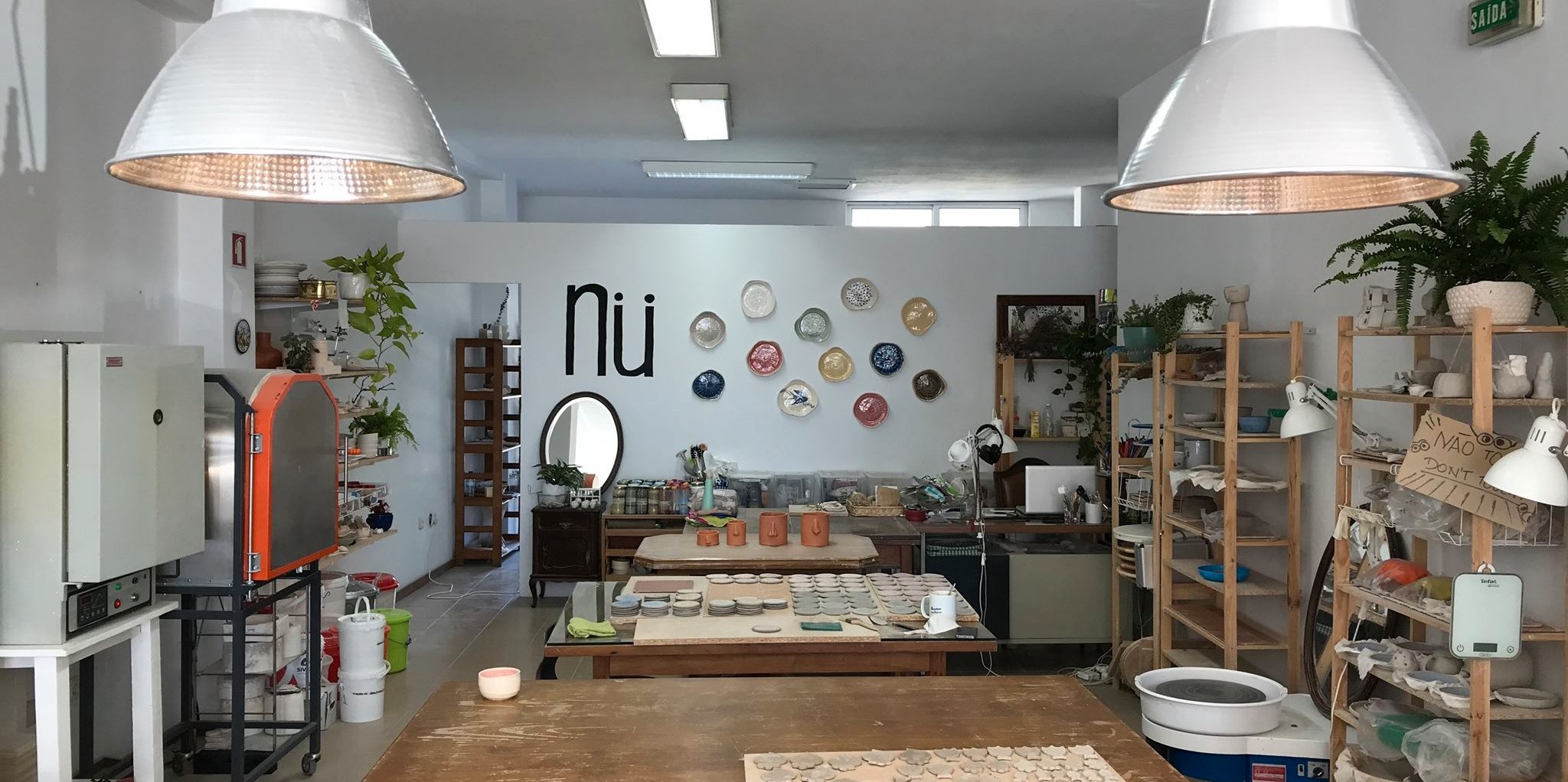 O coletivo Nü Coworking Criativo, que se dedica aos trabalhos manuais, está a promover um workshop online de introdução à arte cerâmica